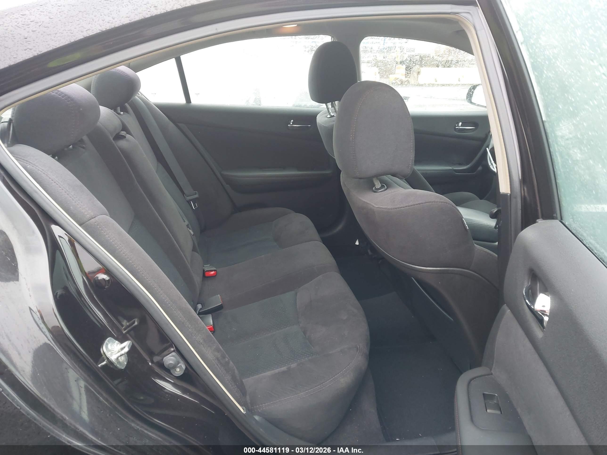 NISSAN MAXIMA image 8