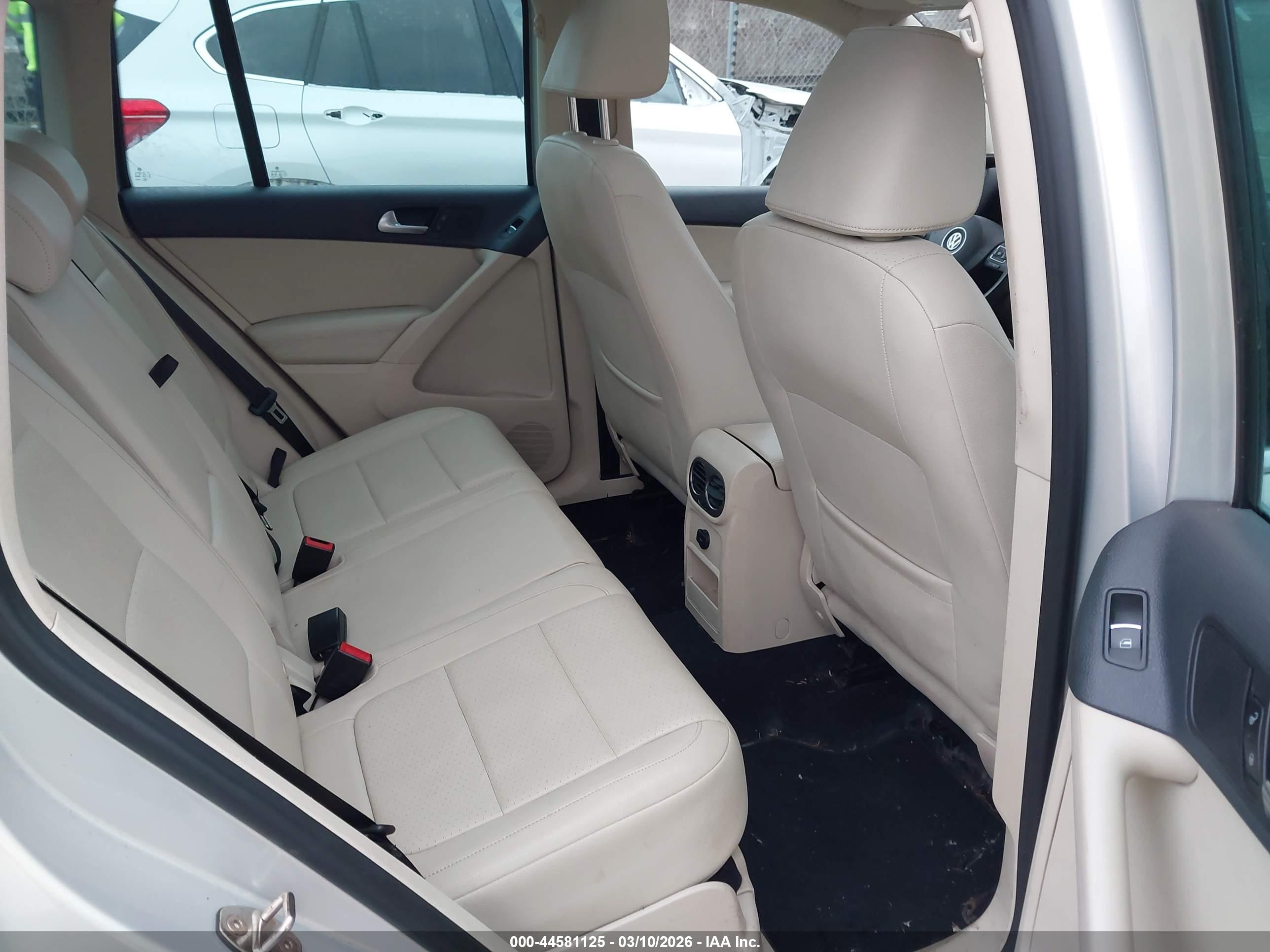 VOLKSWAGEN TIGUAN image 8
