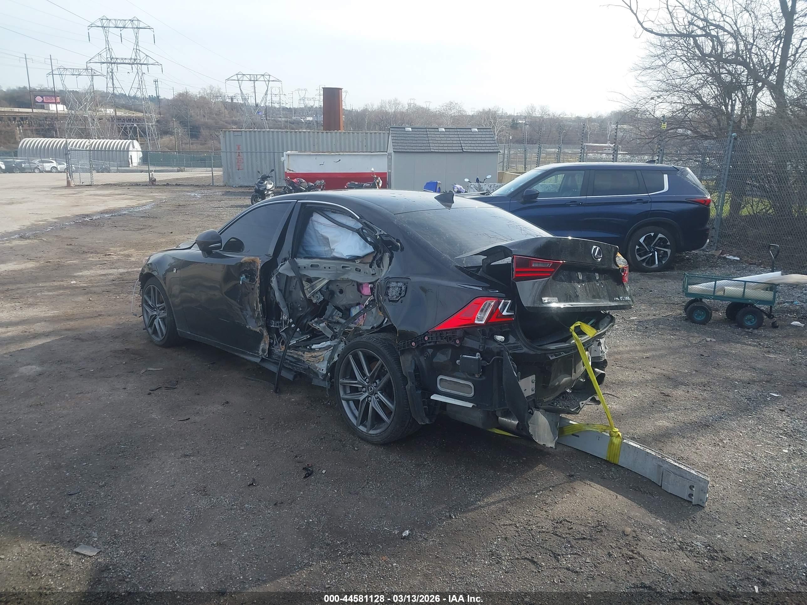 LEXUS IS image 3