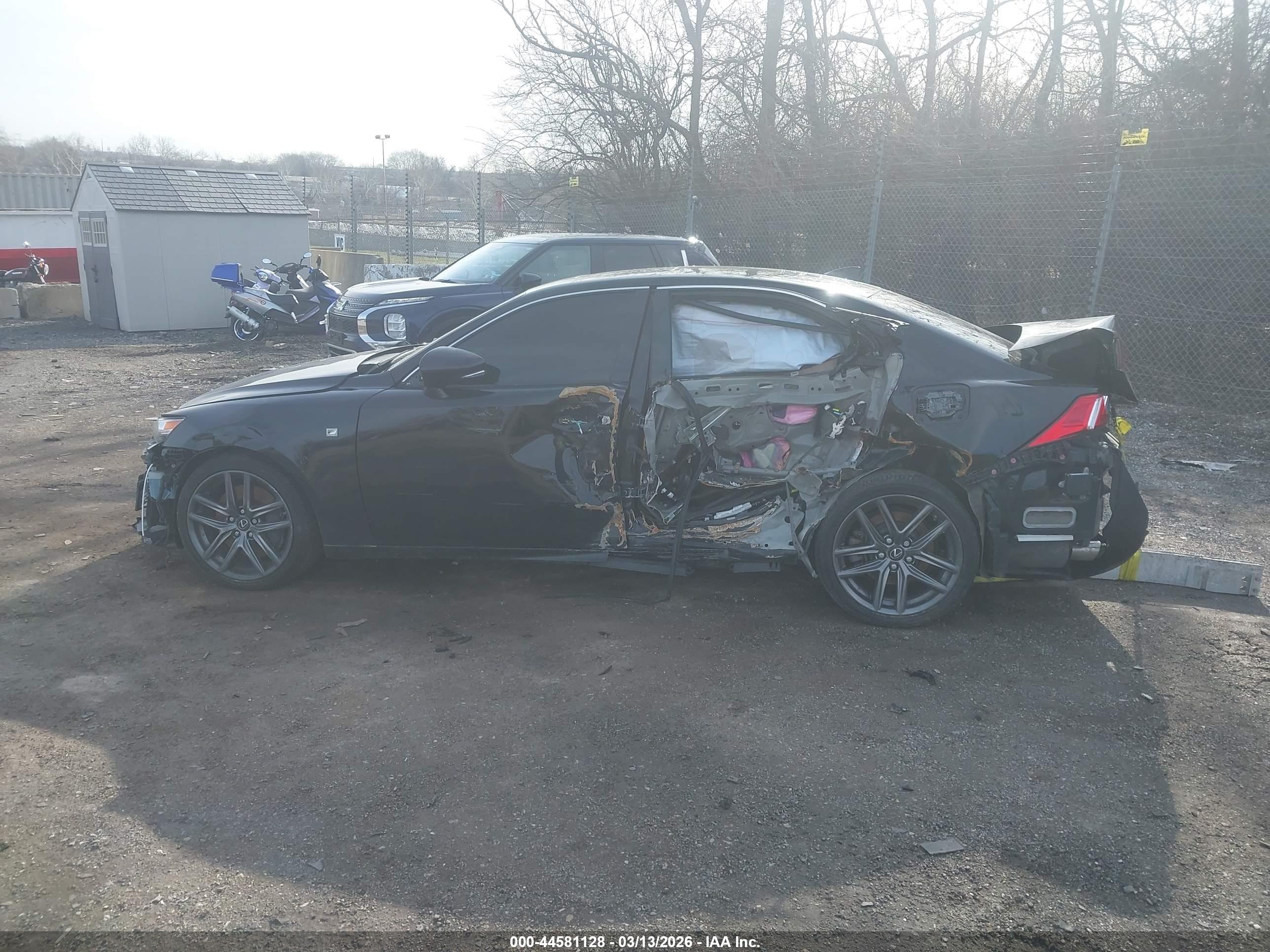 LEXUS IS image 6