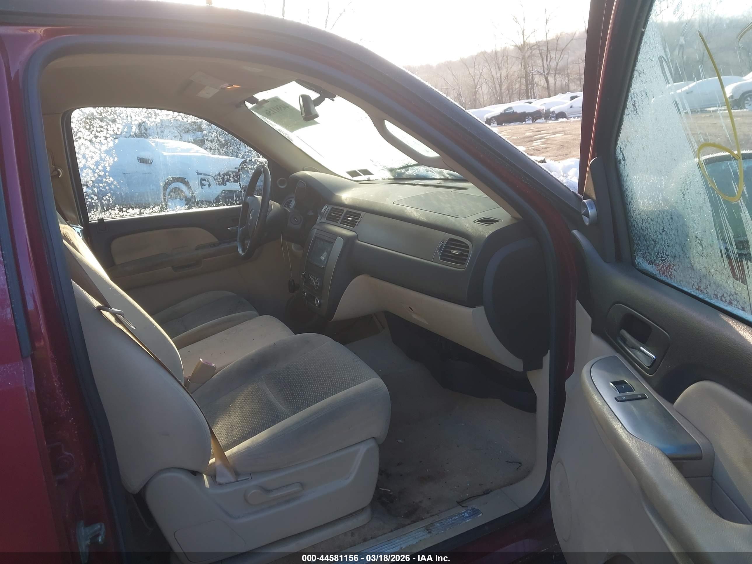 CHEVROLET SUBURBAN image 5