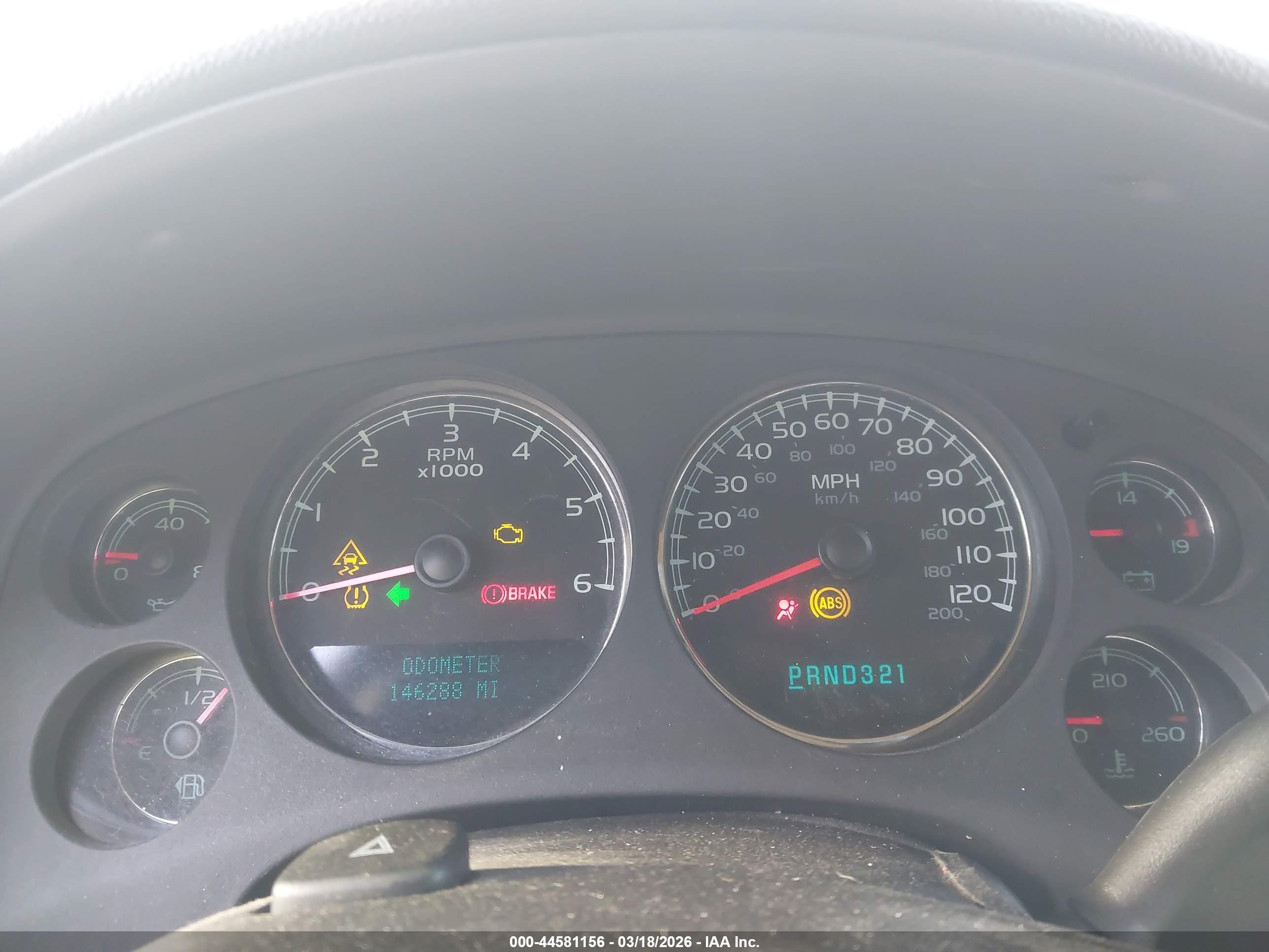 CHEVROLET SUBURBAN image 7