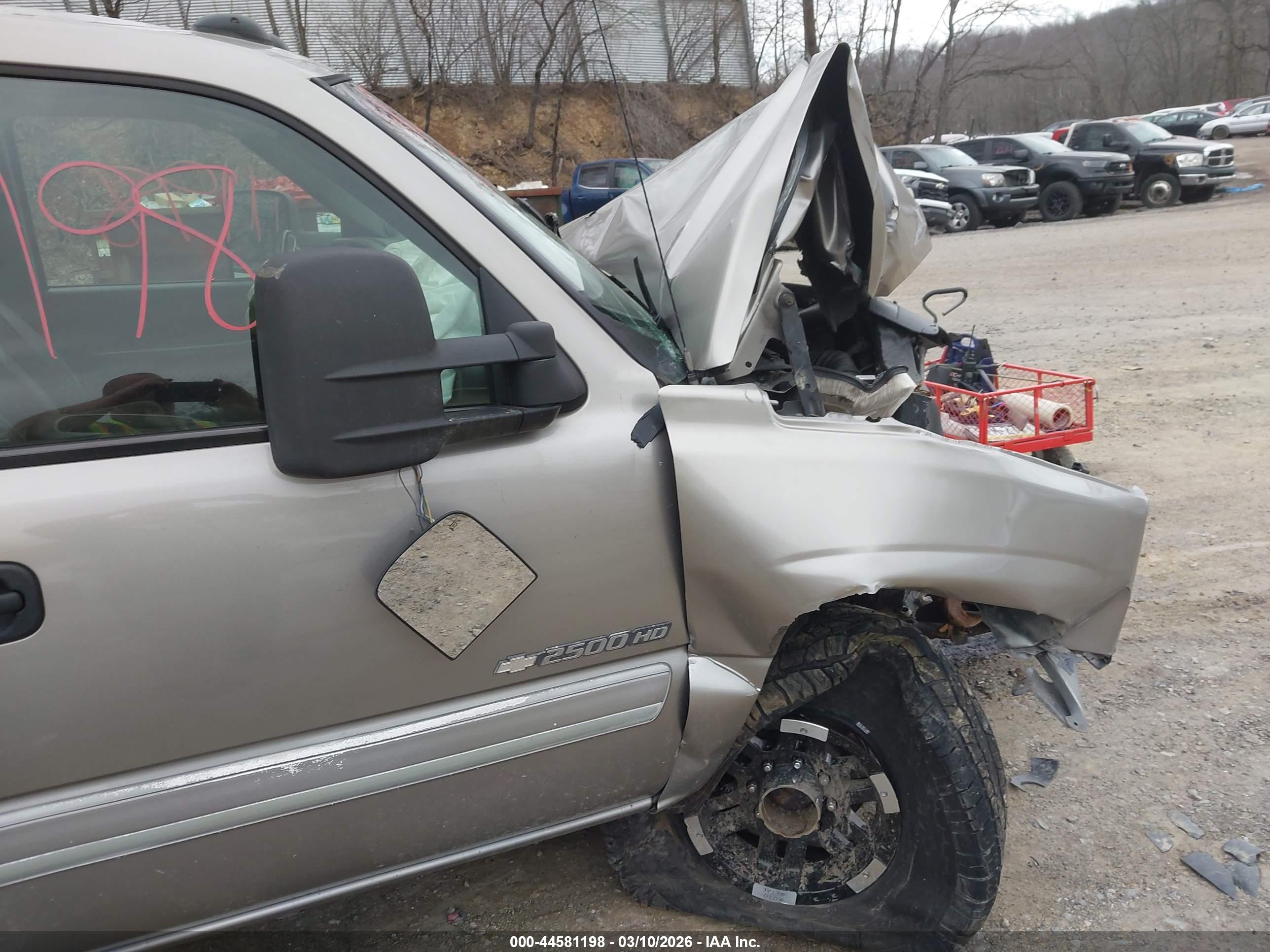 CHEVROLET SILVERADO image 6