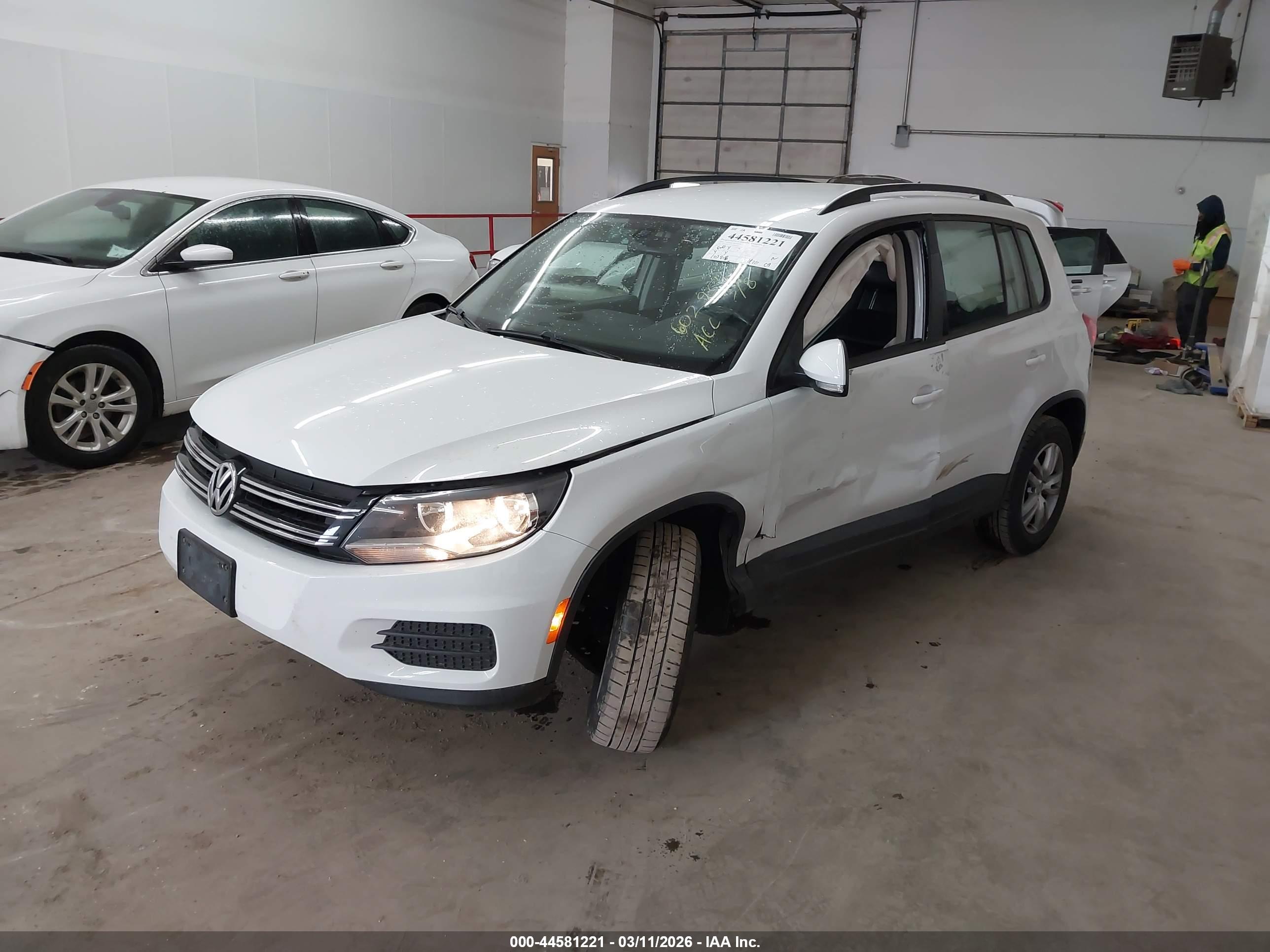 VOLKSWAGEN TIGUAN image 2