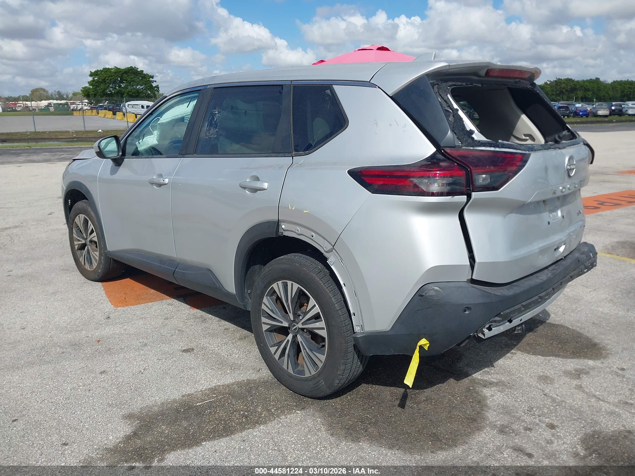 NISSAN ROGUE image 3