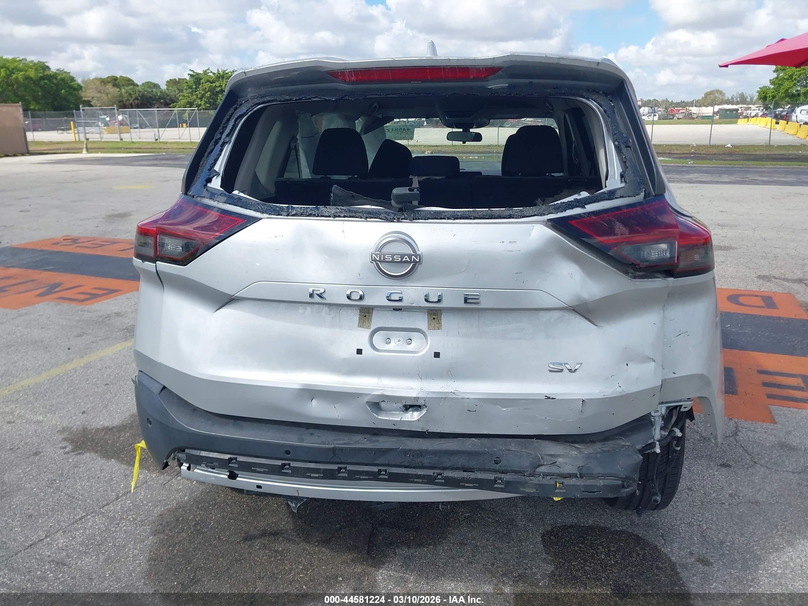 NISSAN ROGUE image 6