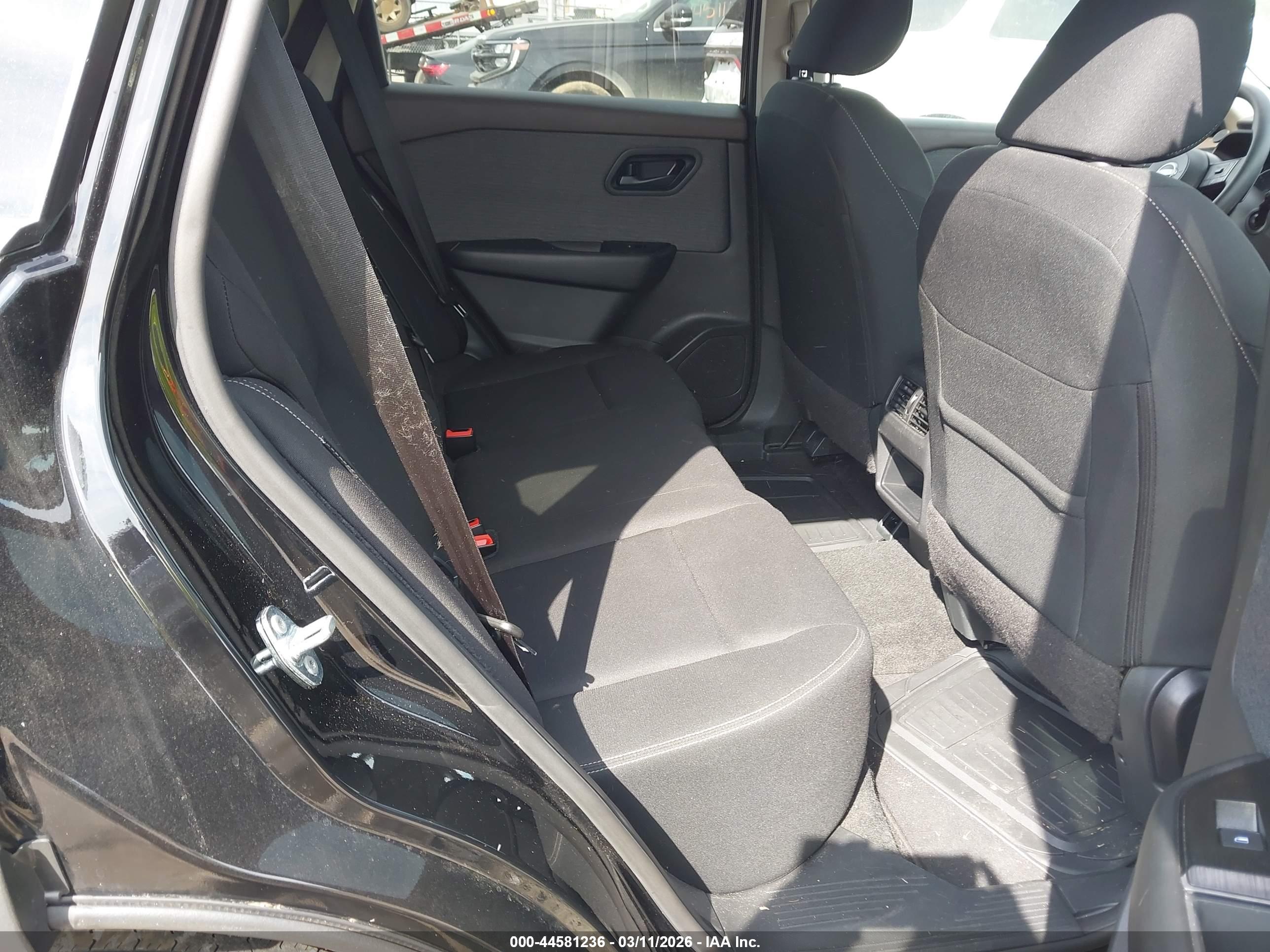 NISSAN ROGUE image 8