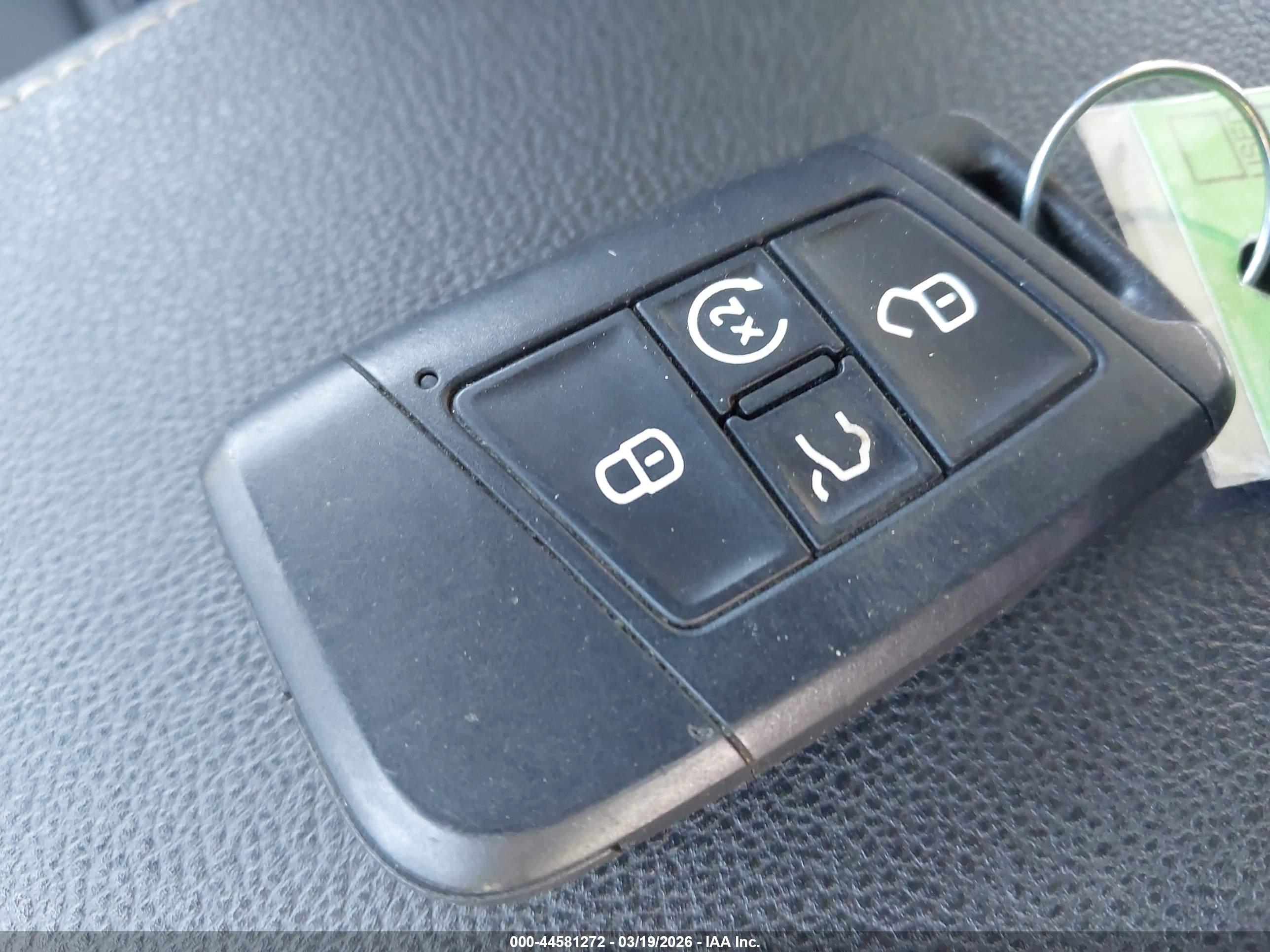 VOLKSWAGEN TAOS image 11