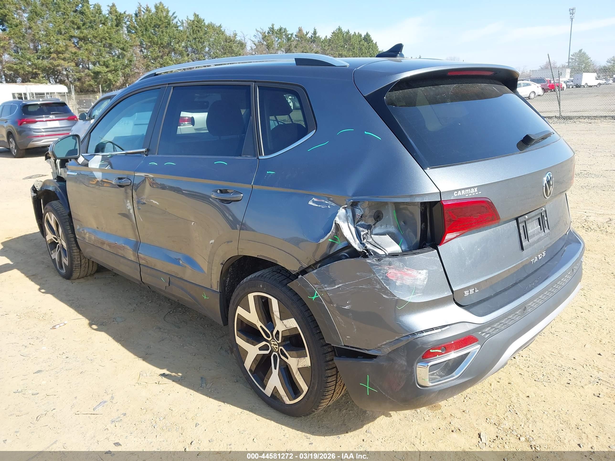 VOLKSWAGEN TAOS image 3