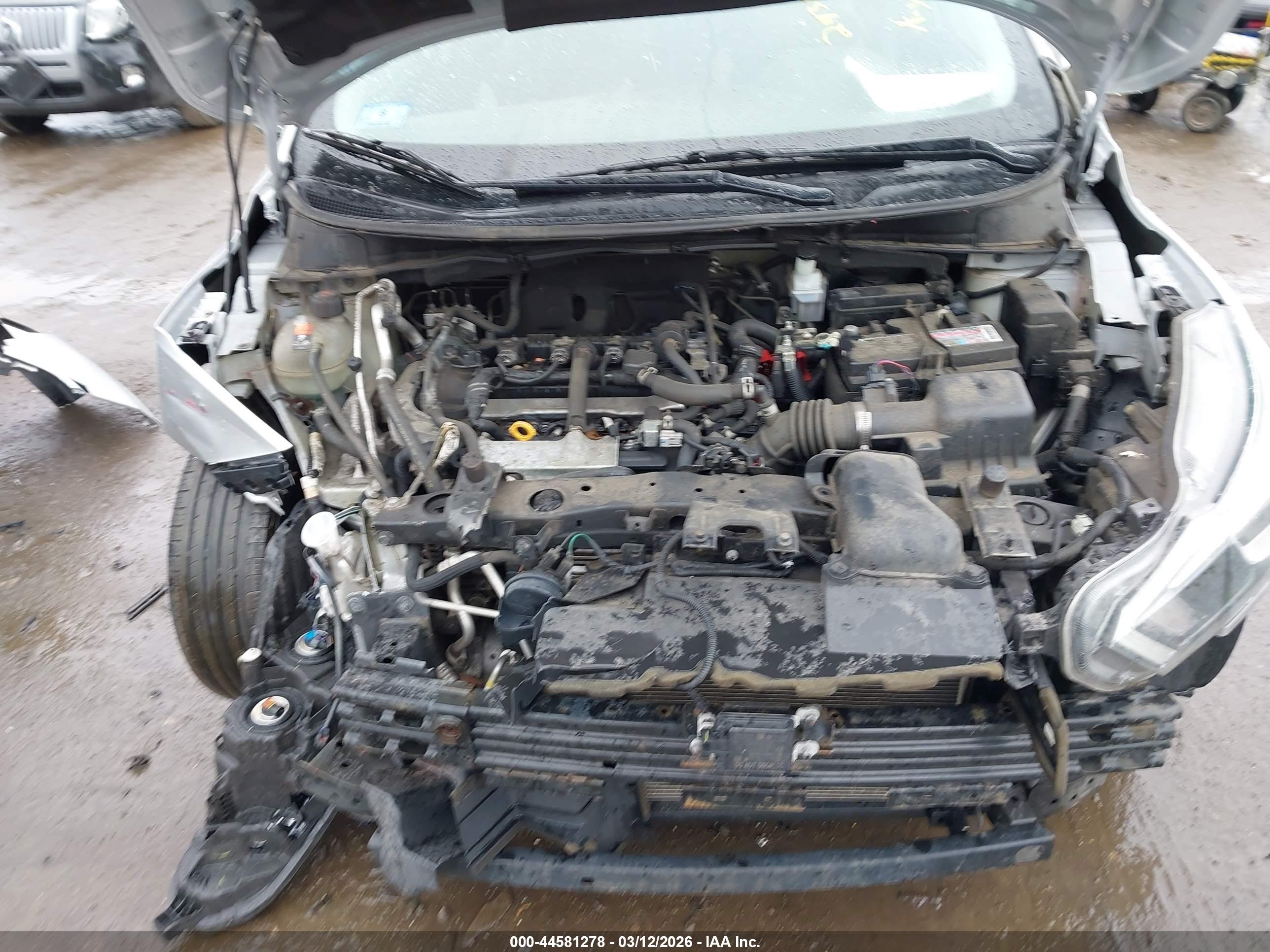 NISSAN VERSA image 10