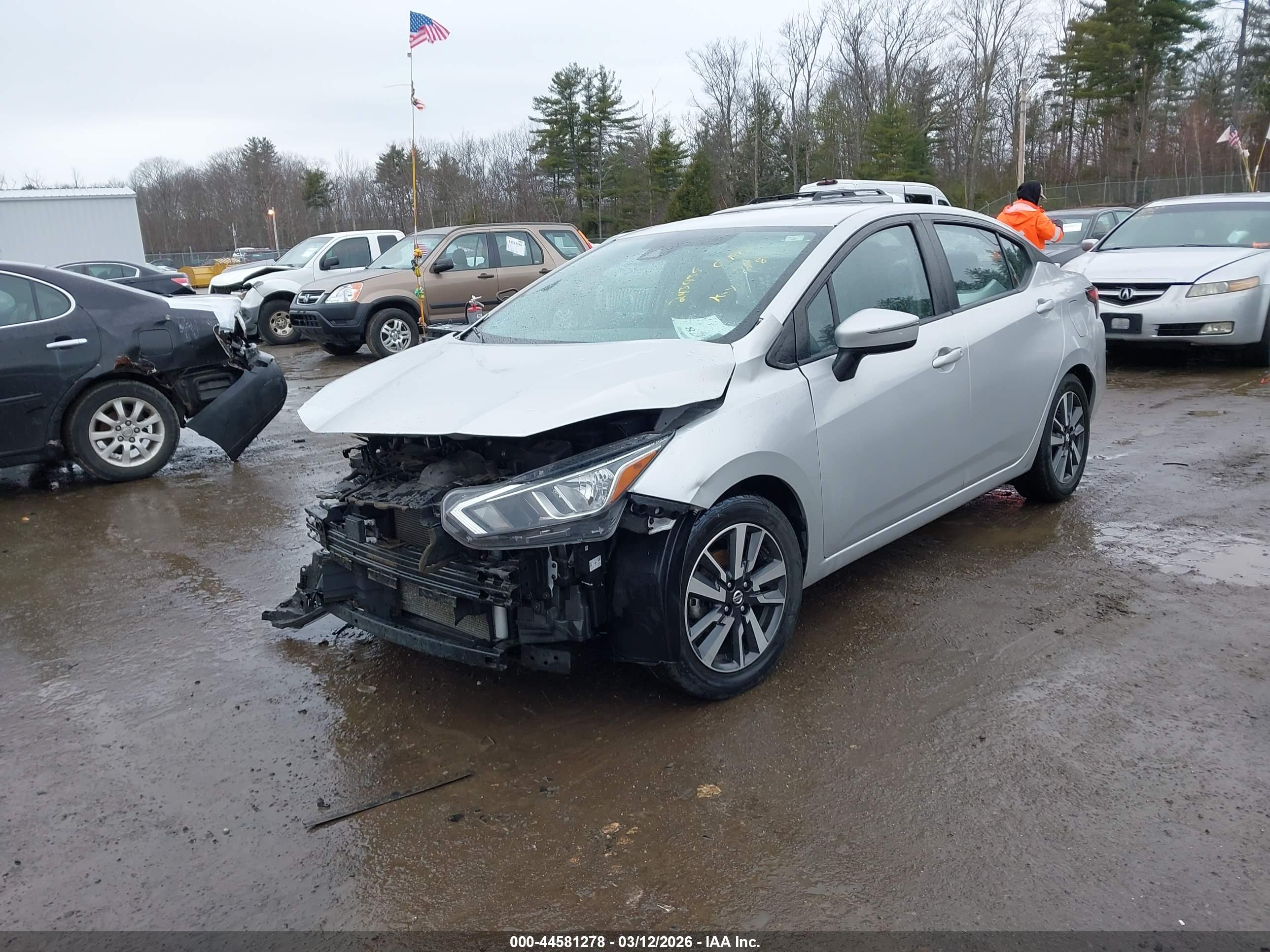 NISSAN VERSA image 2