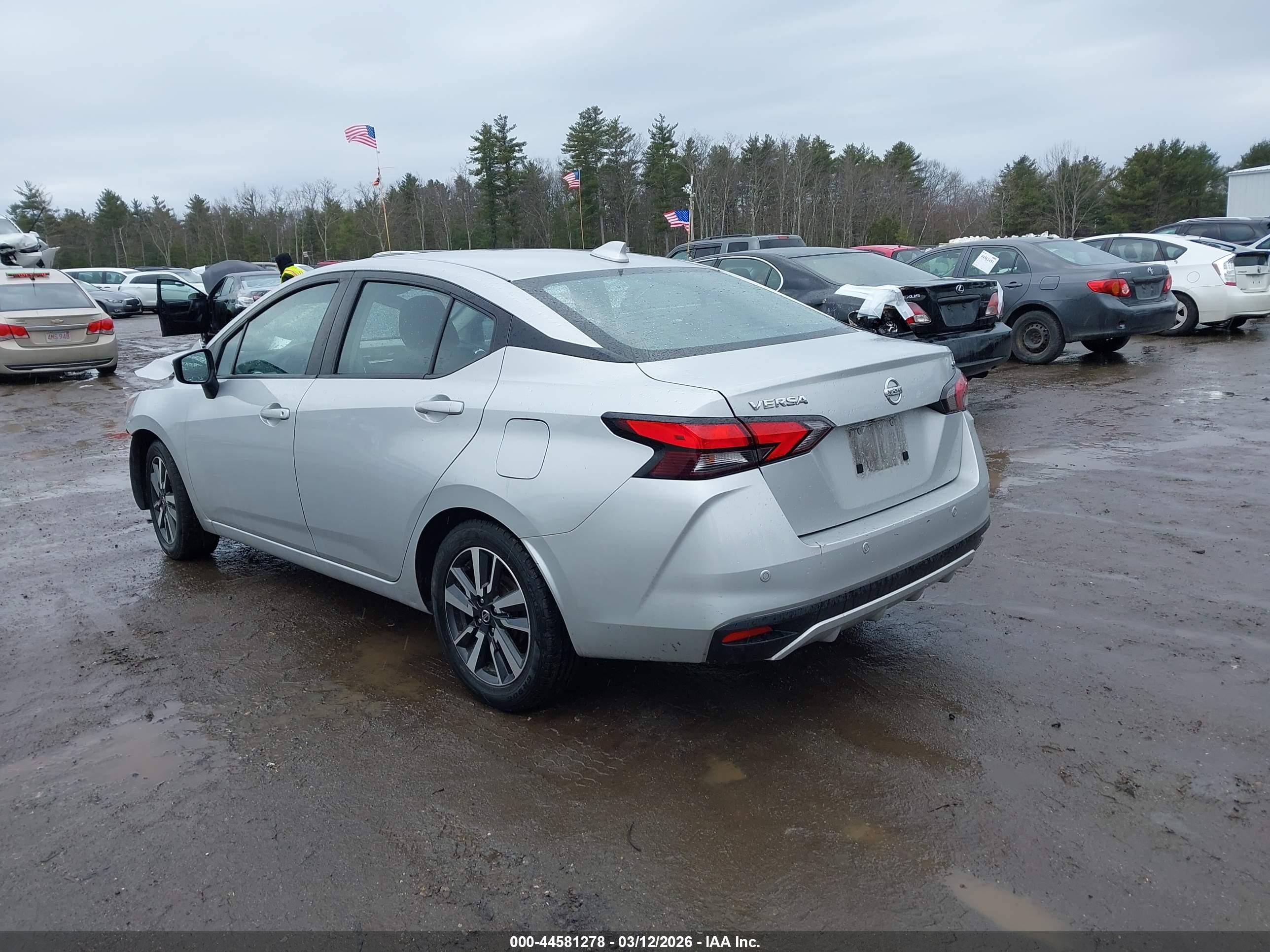 NISSAN VERSA image 3
