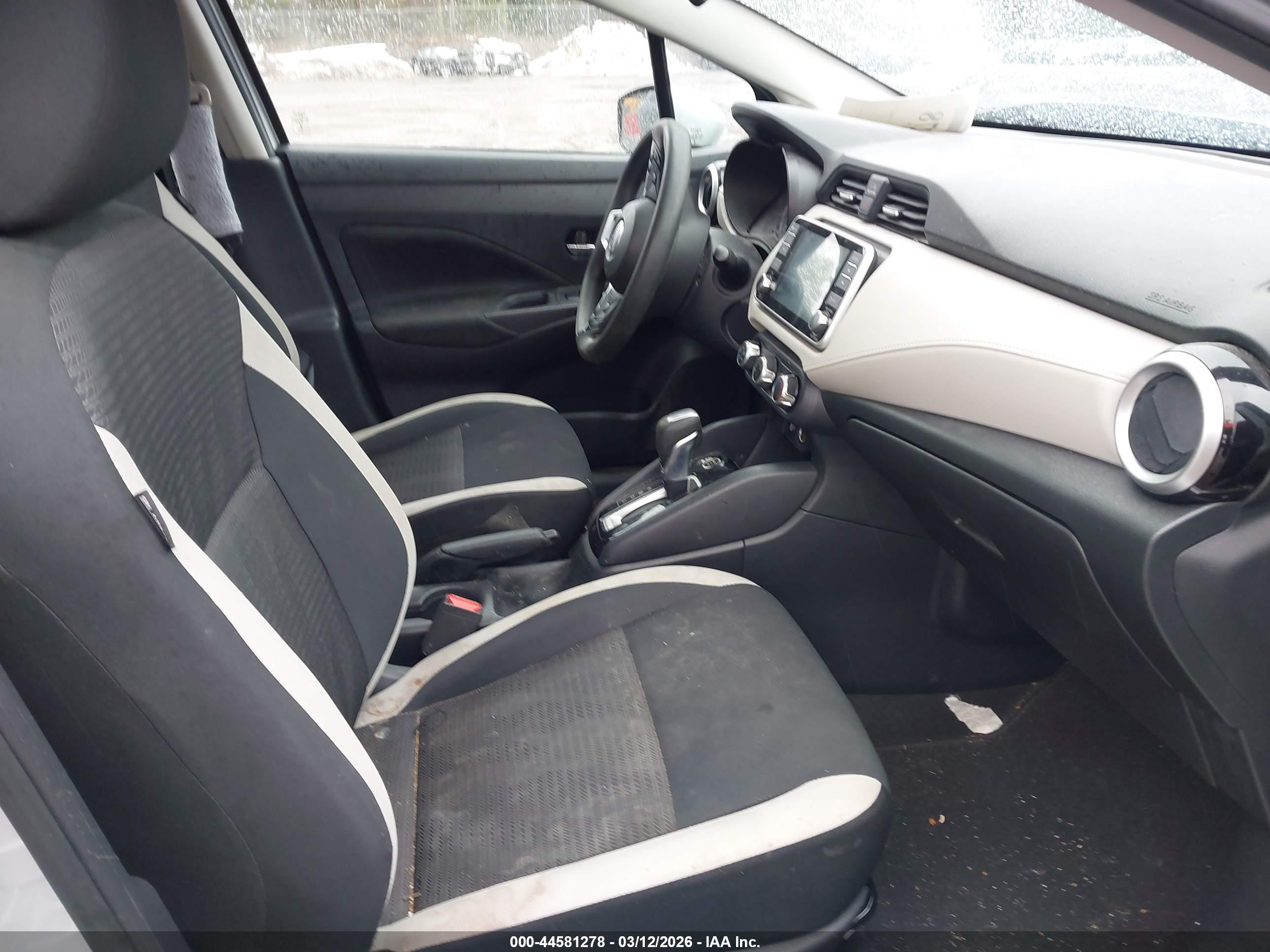 NISSAN VERSA image 5