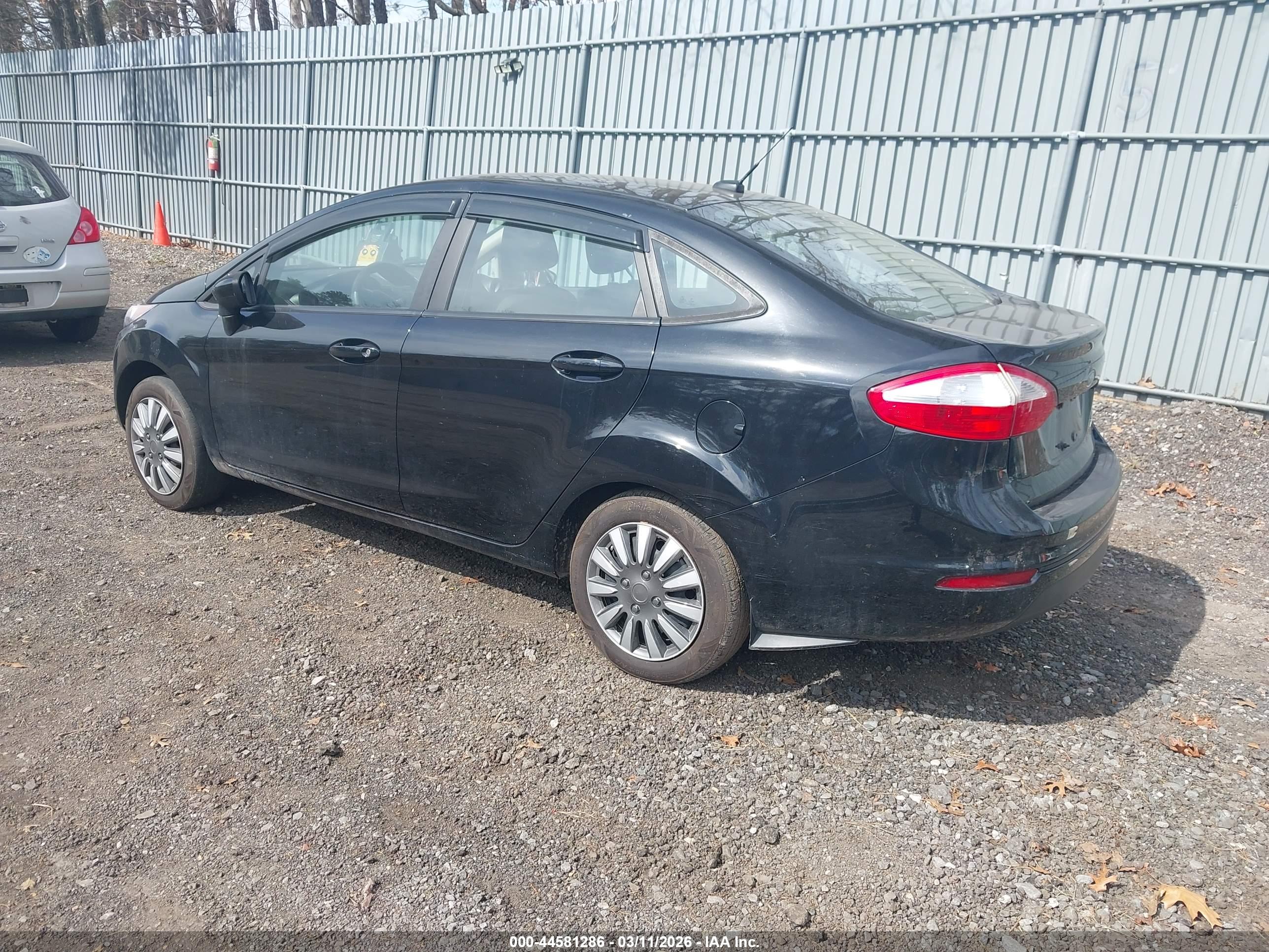 FORD FIESTA image 3