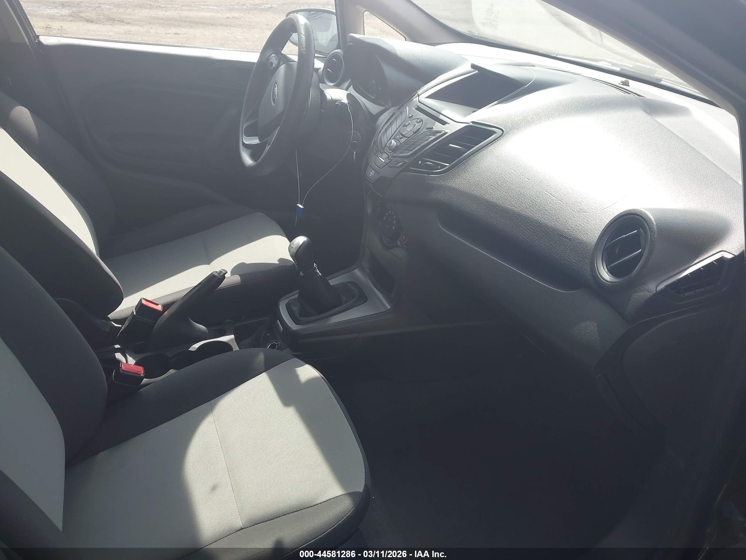 FORD FIESTA image 5