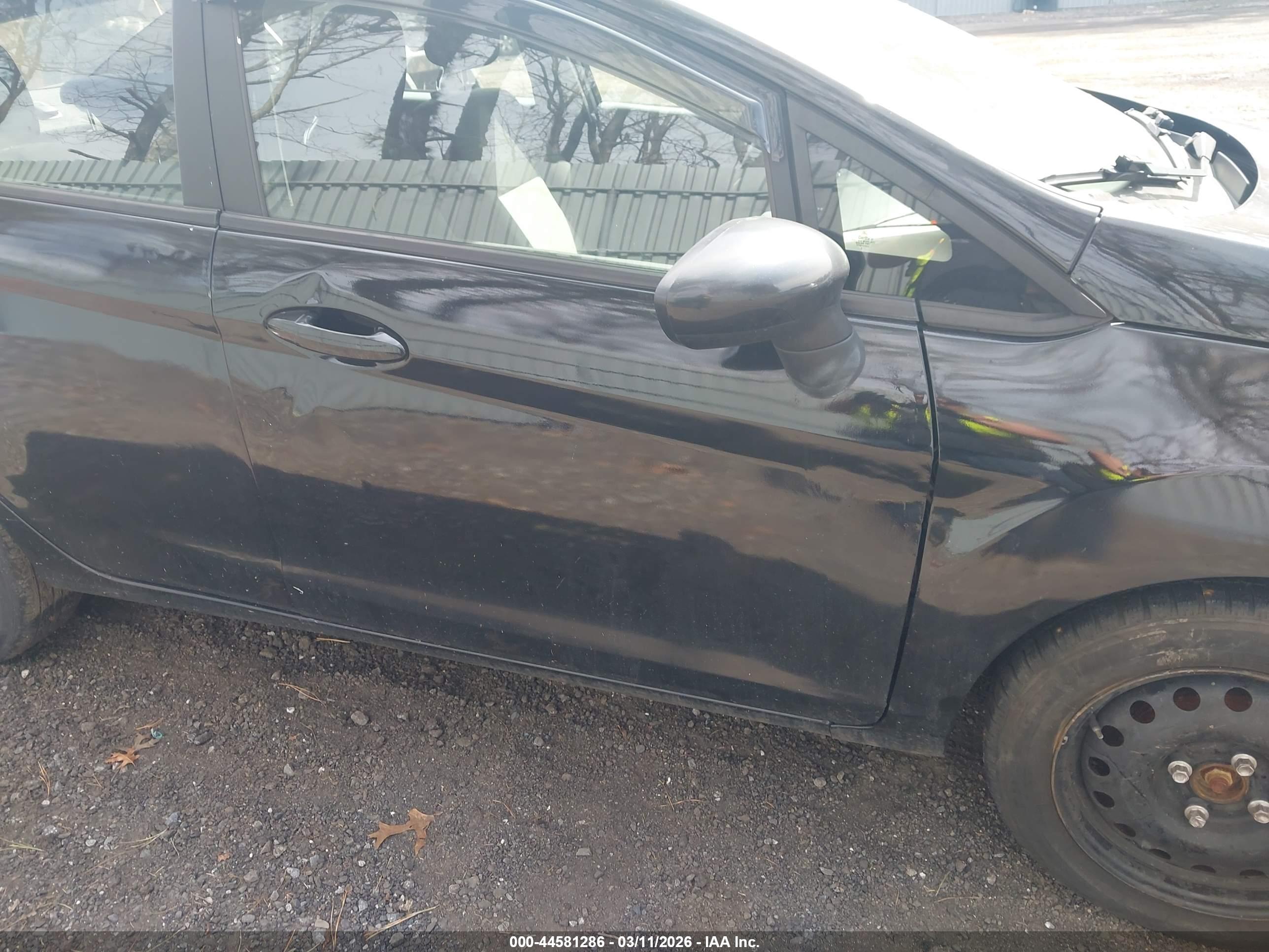 FORD FIESTA image 6
