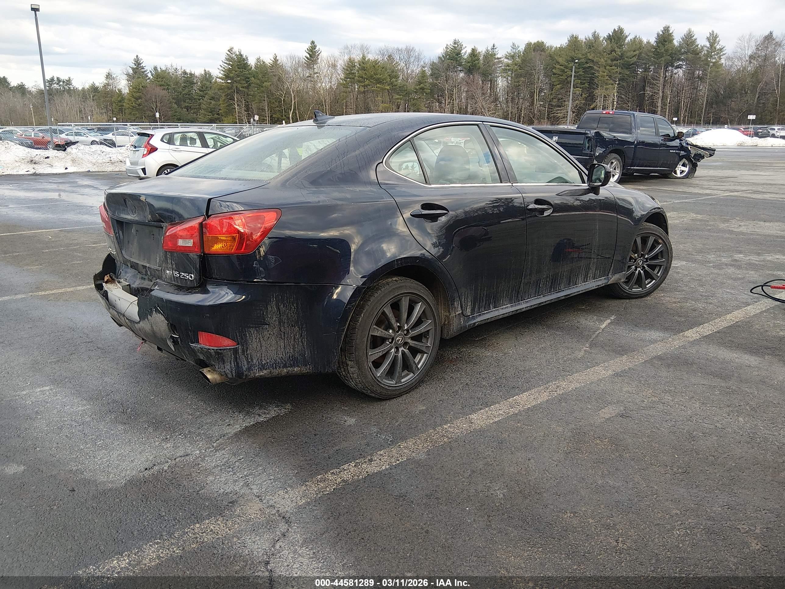 LEXUS IS image 4
