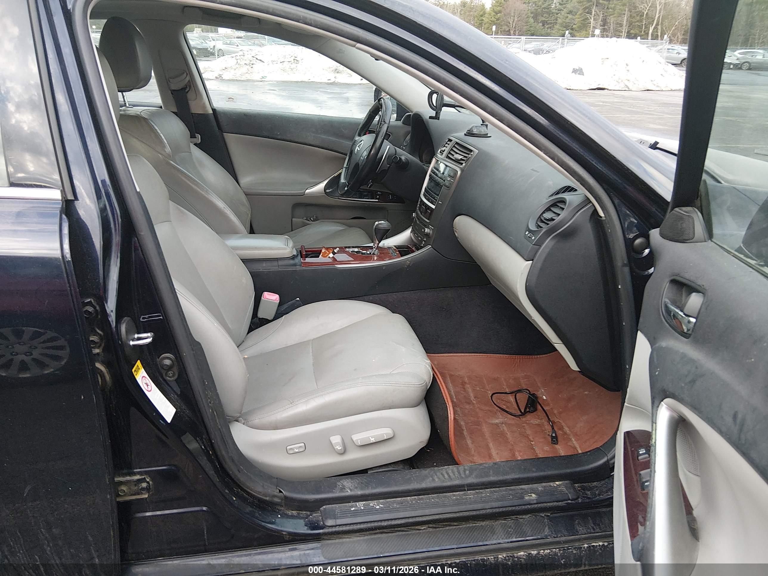 LEXUS IS image 5