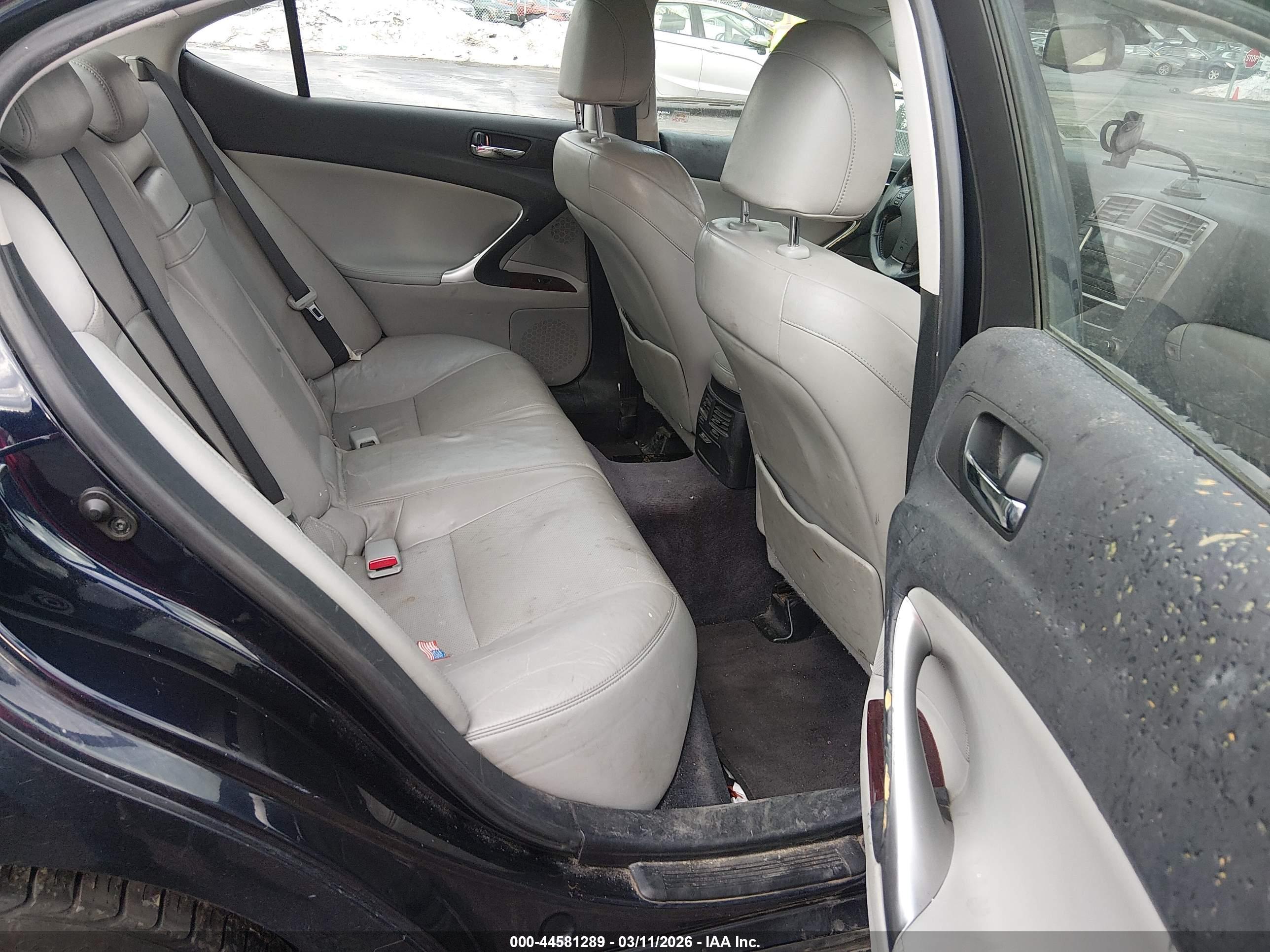 LEXUS IS image 8