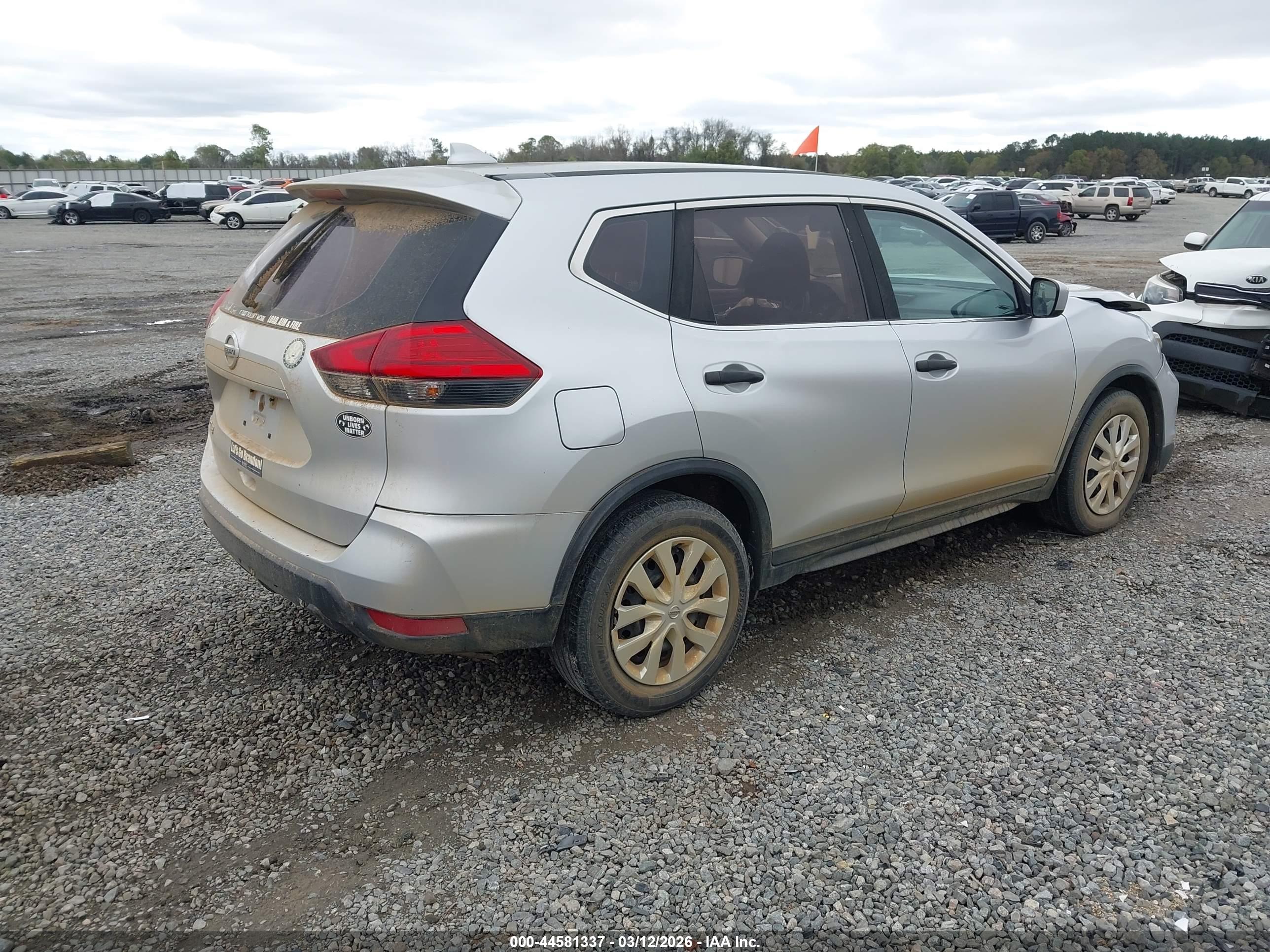 NISSAN ROGUE image 4