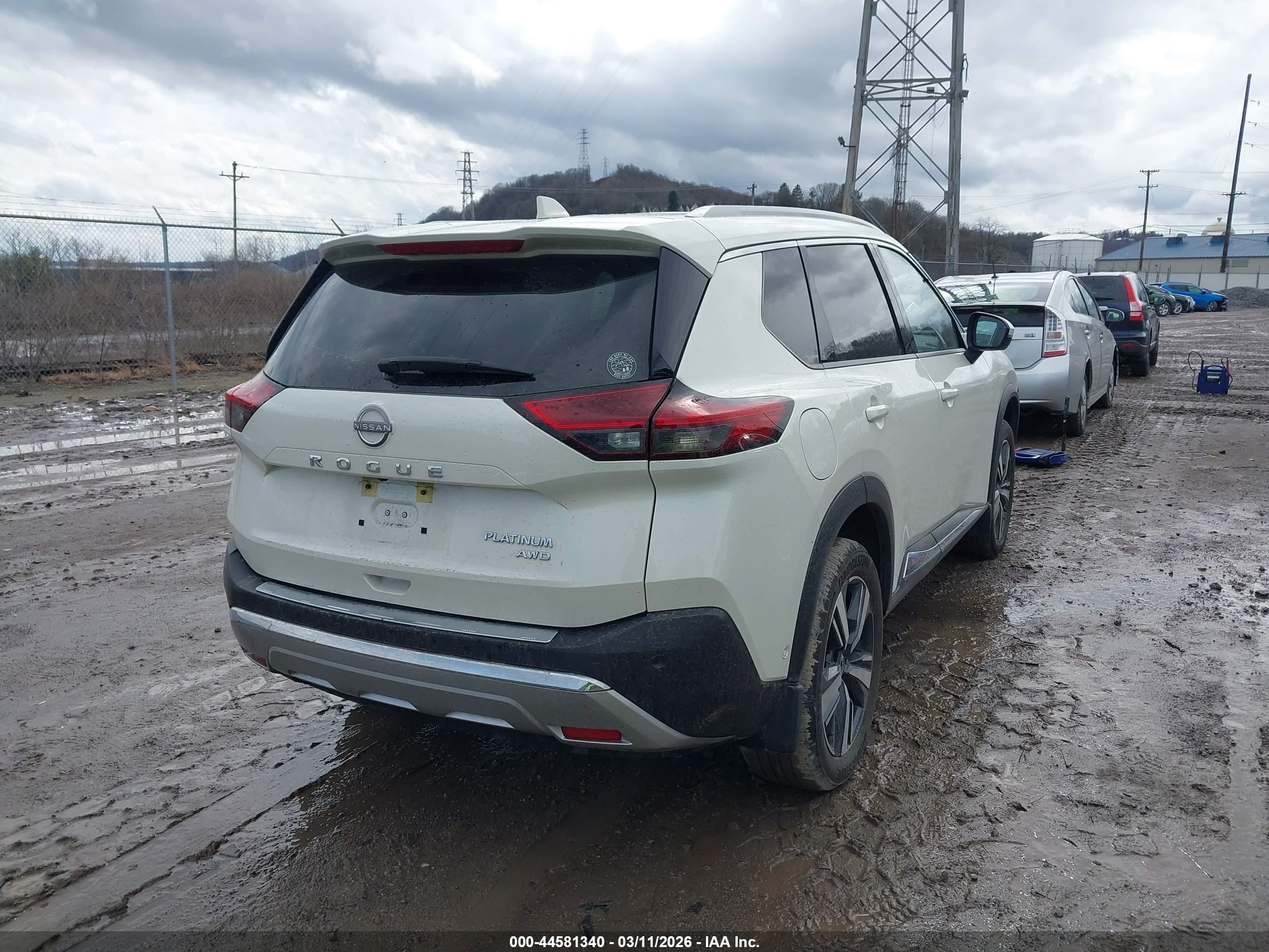 NISSAN ROGUE image 4