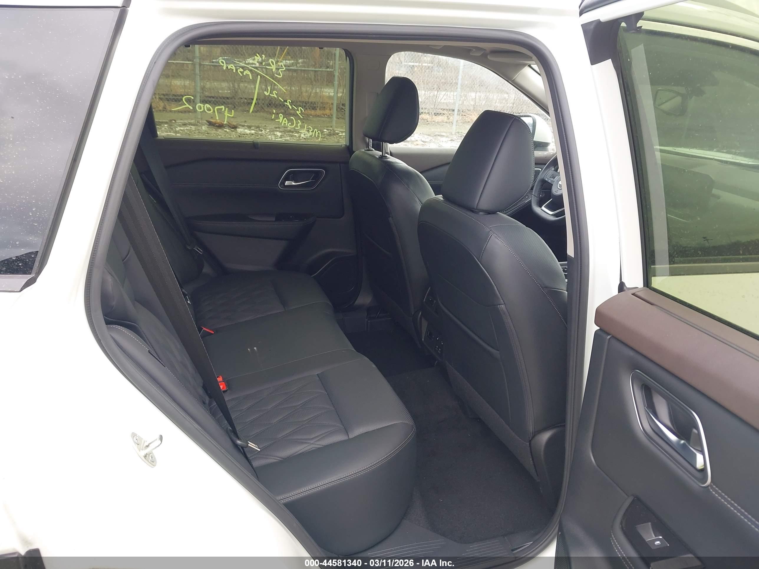 NISSAN ROGUE image 8