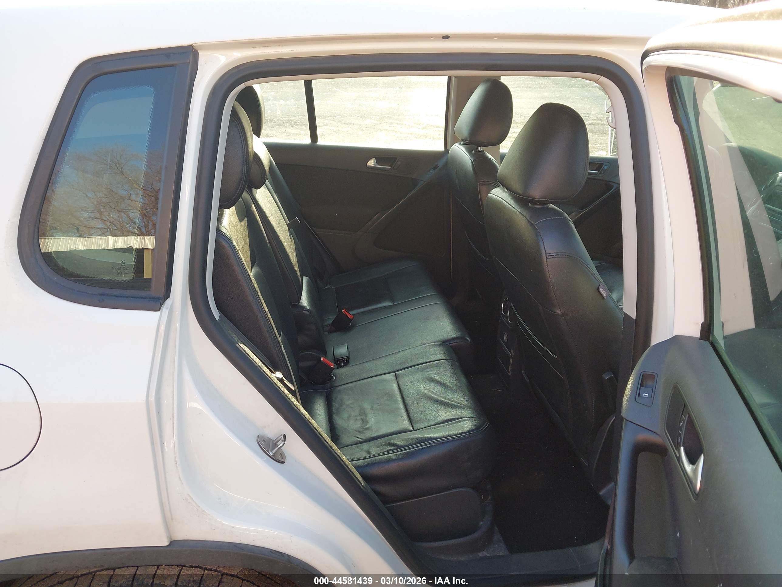 VOLKSWAGEN TIGUAN image 8