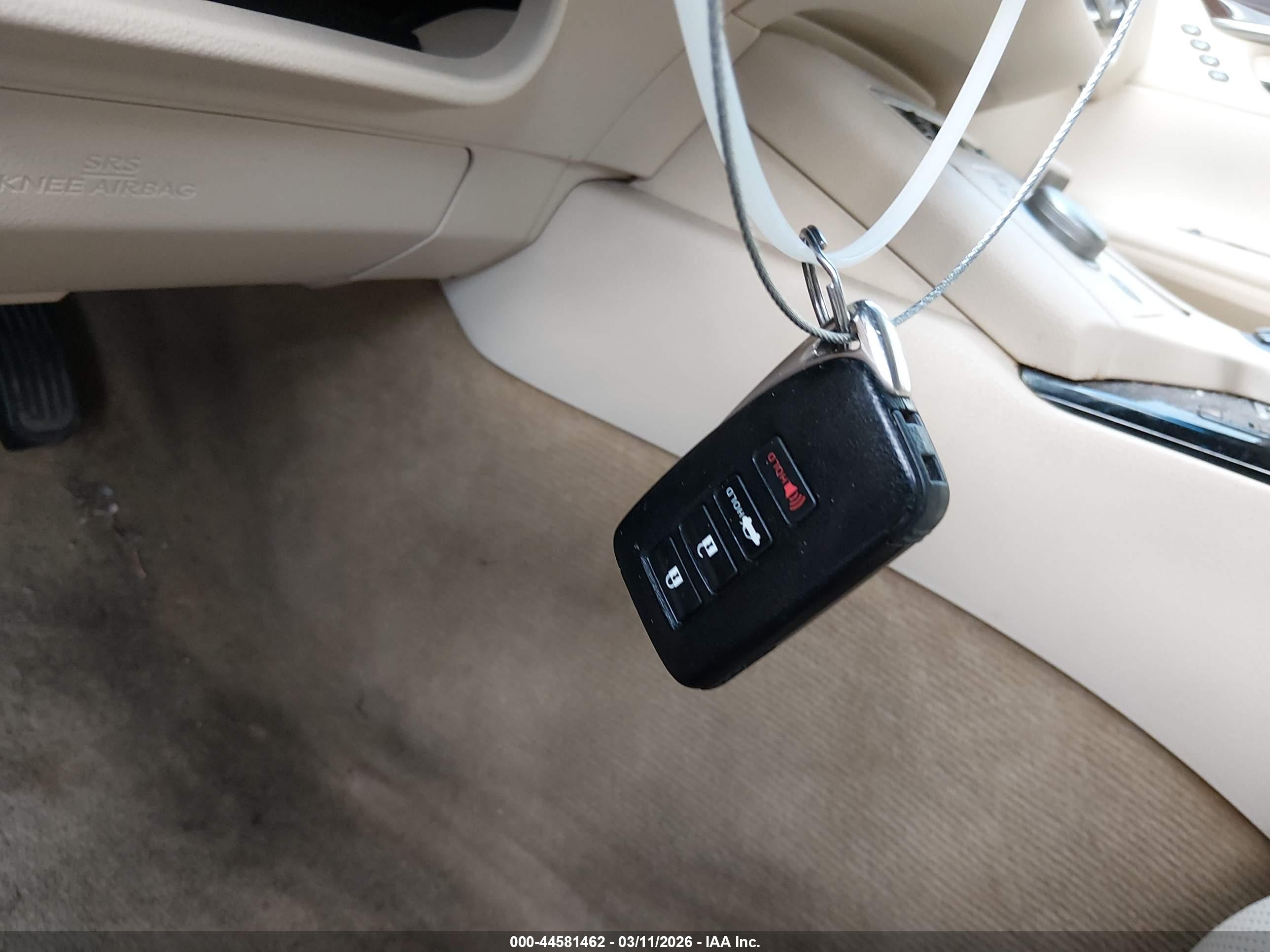 LEXUS ES image 11
