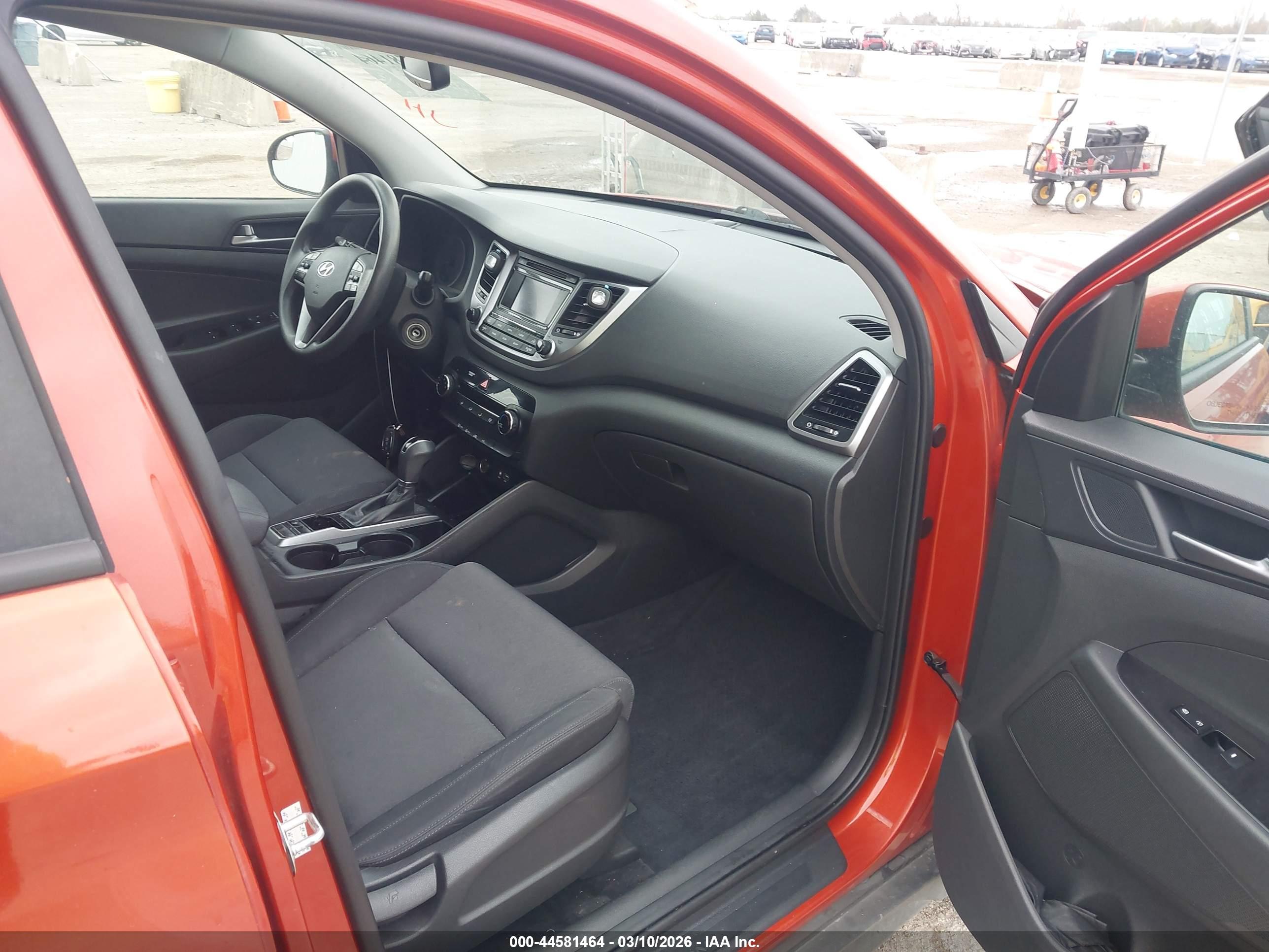 HYUNDAI TUCSON image 5