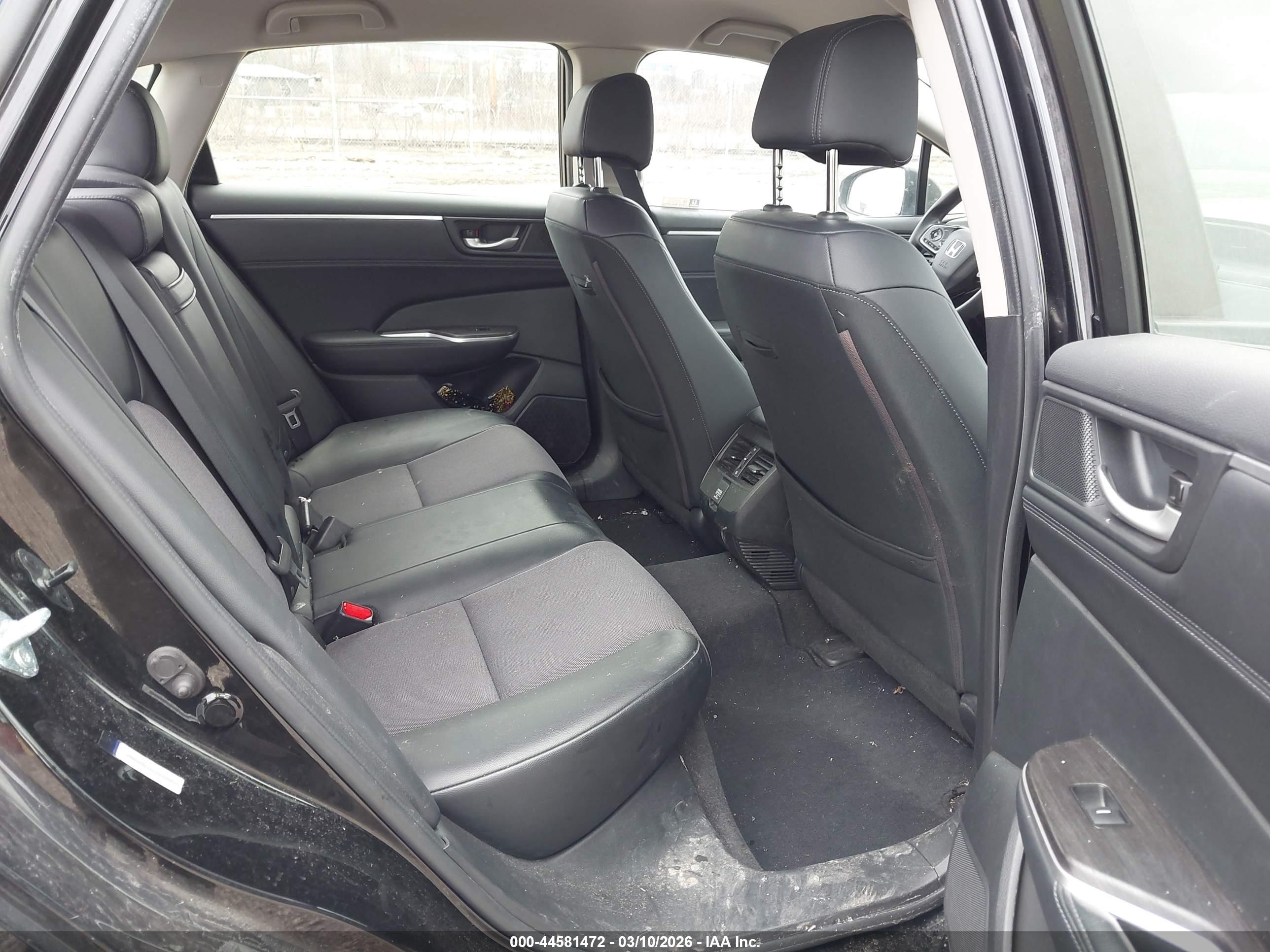 HONDA CLARITY image 8