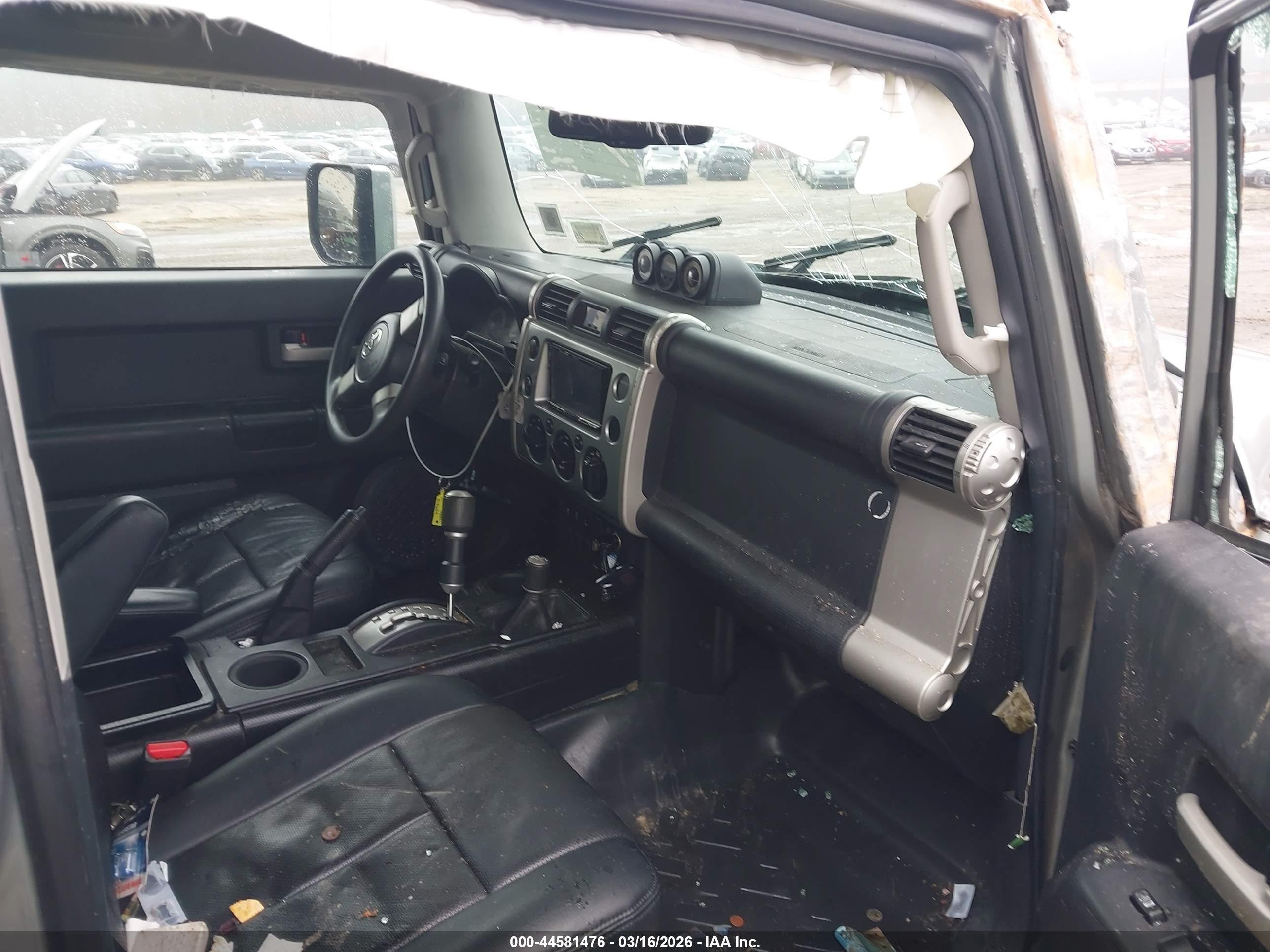 TOYOTA FJ image 5