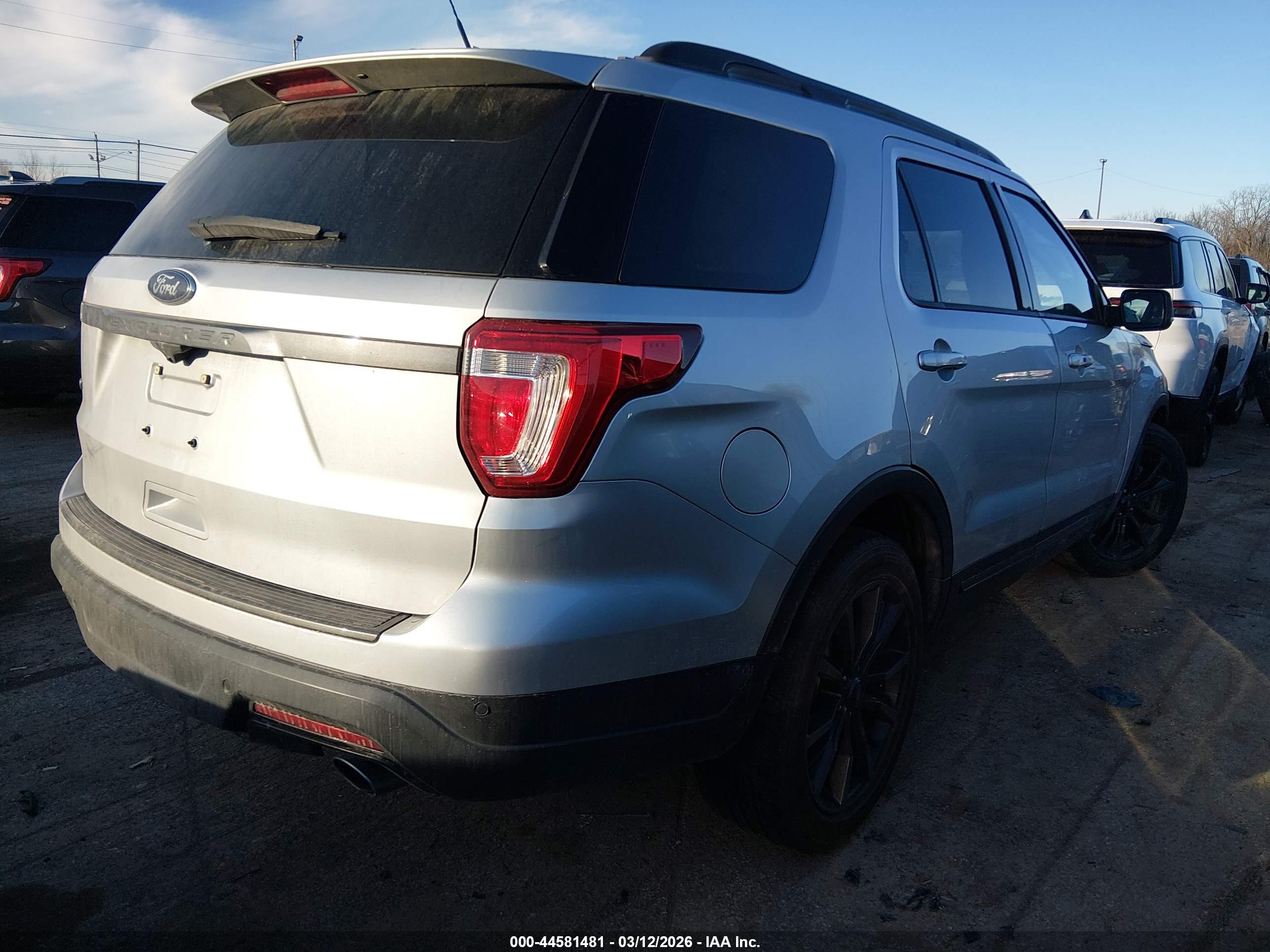 FORD EXPLORER image 4