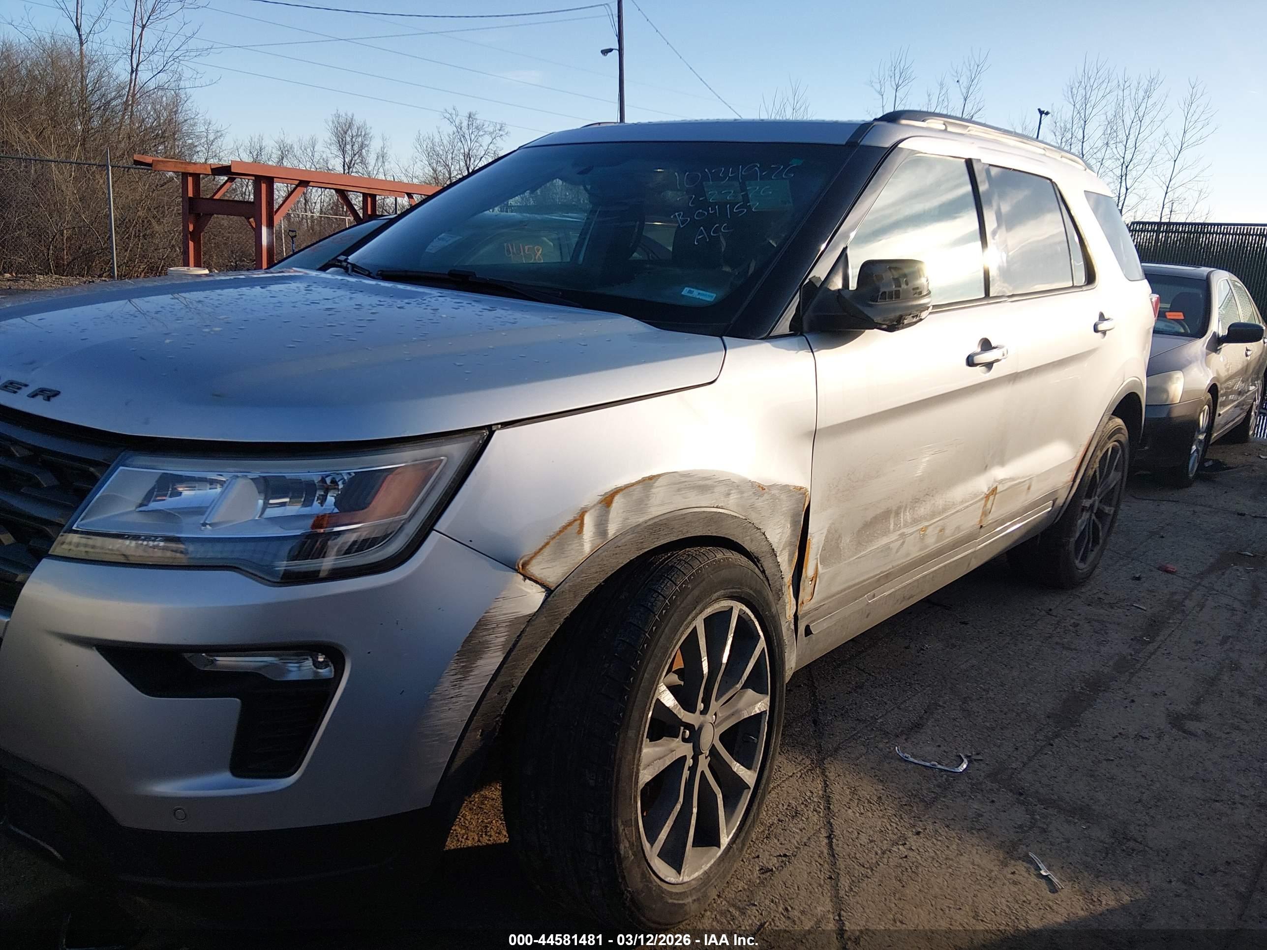 FORD EXPLORER image 6