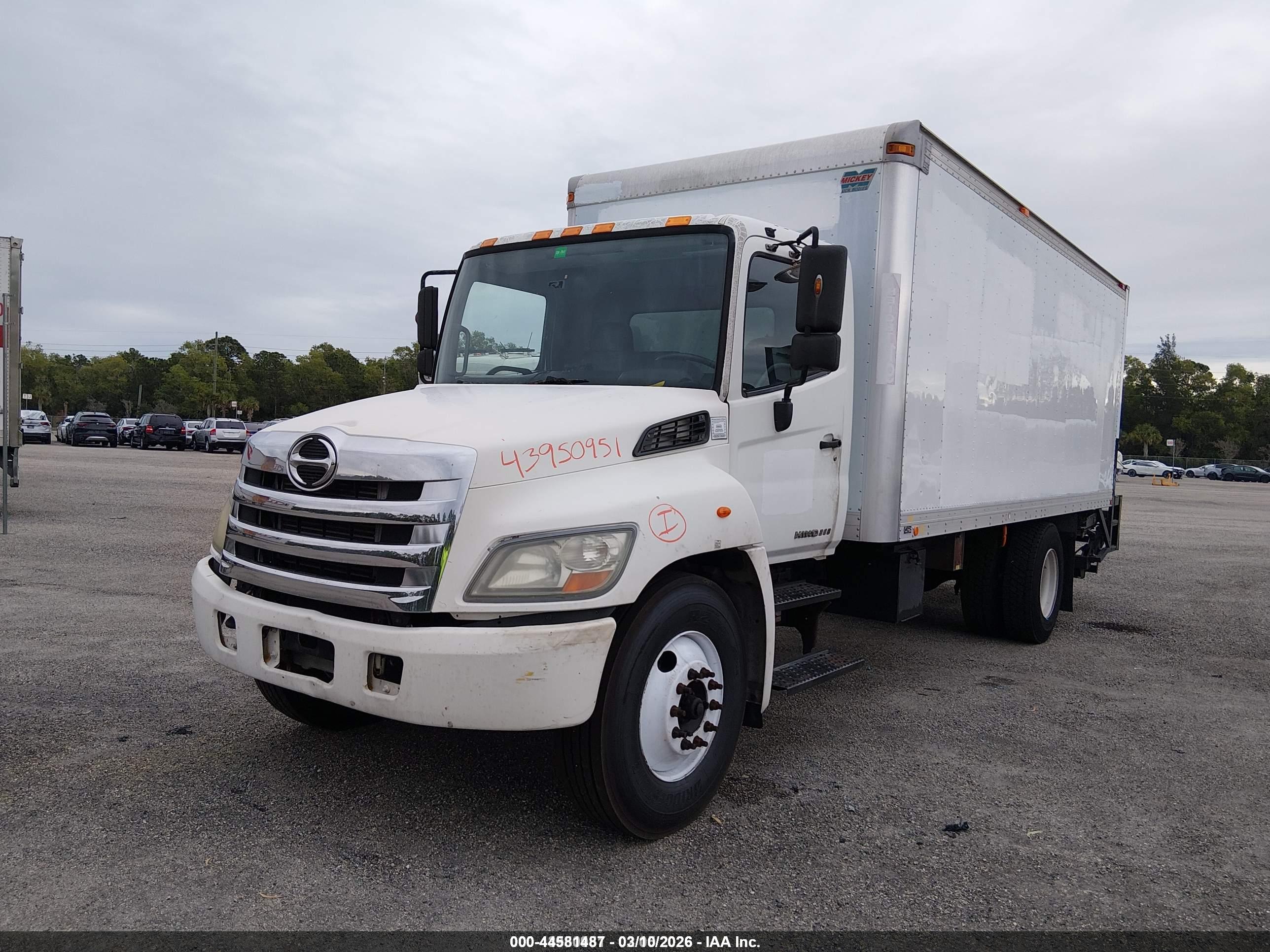 HINO 268 image 2