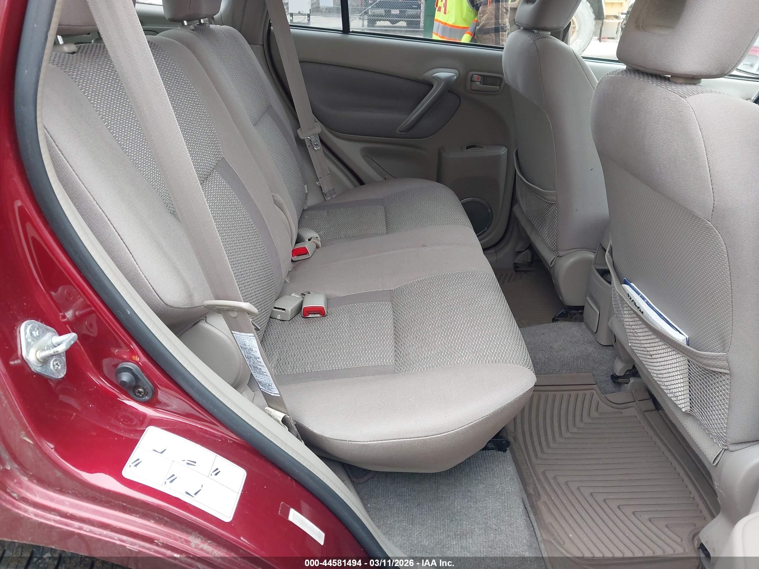 TOYOTA RAV4 image 8