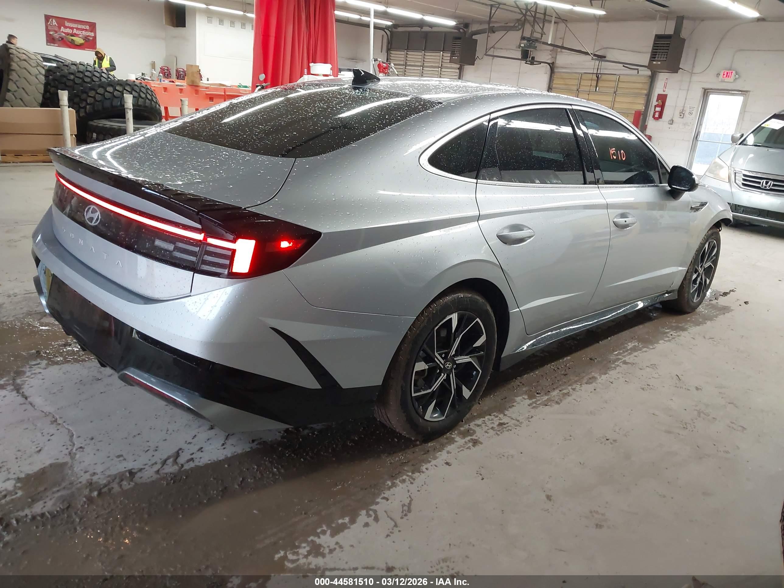 HYUNDAI SONATA image 4