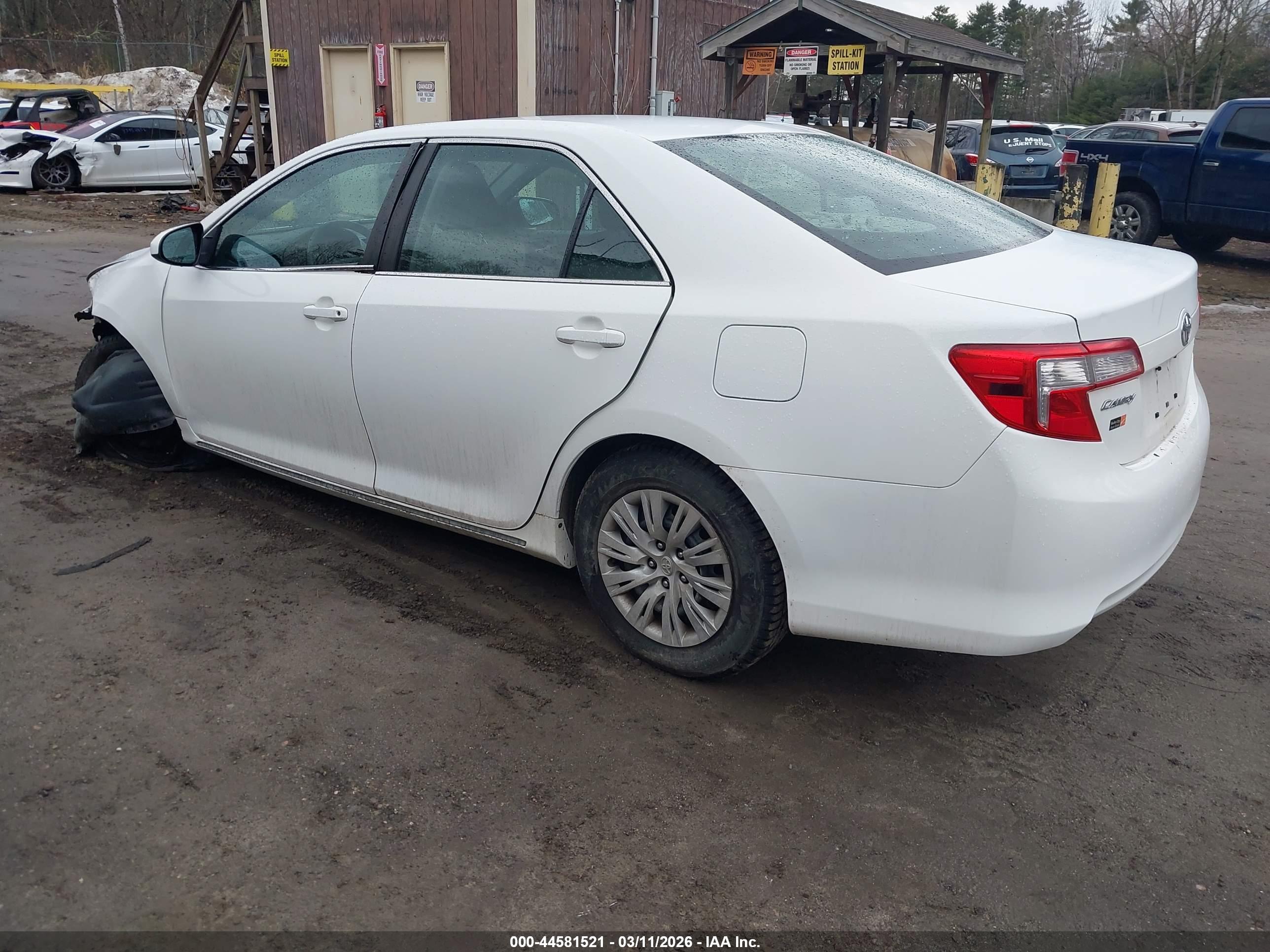 TOYOTA CAMRY image 3