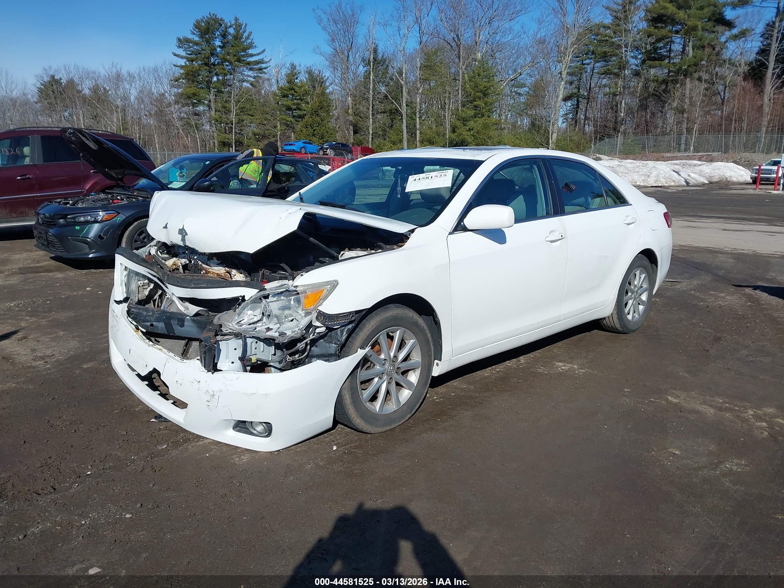 TOYOTA CAMRY image 2