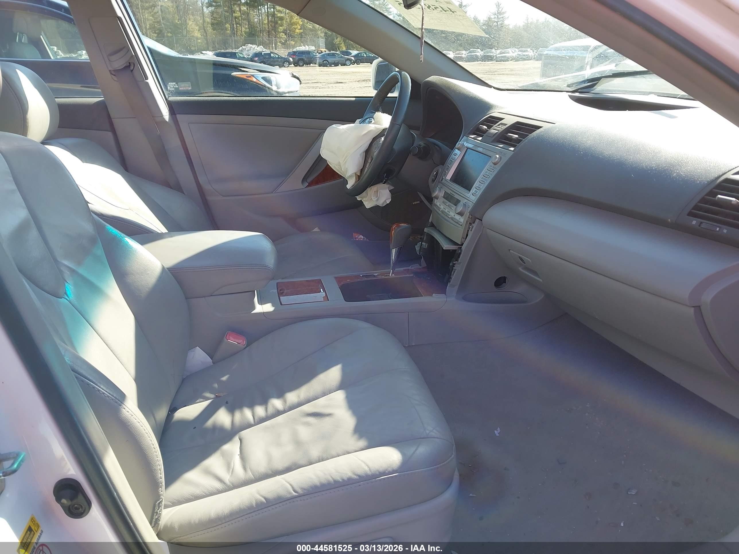 TOYOTA CAMRY image 5
