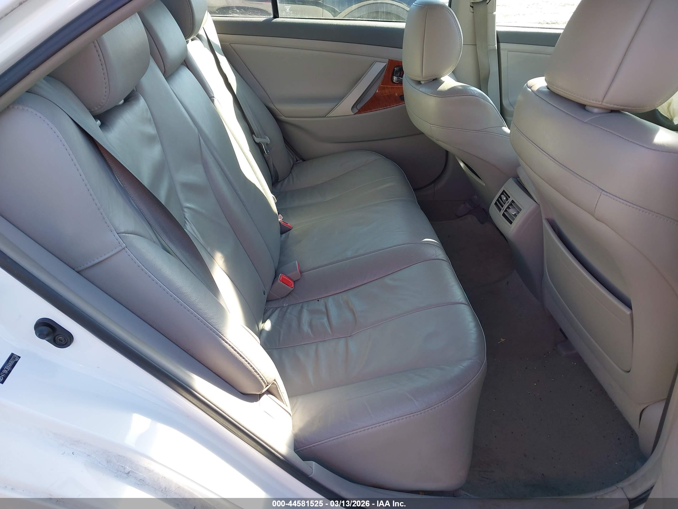 TOYOTA CAMRY image 8