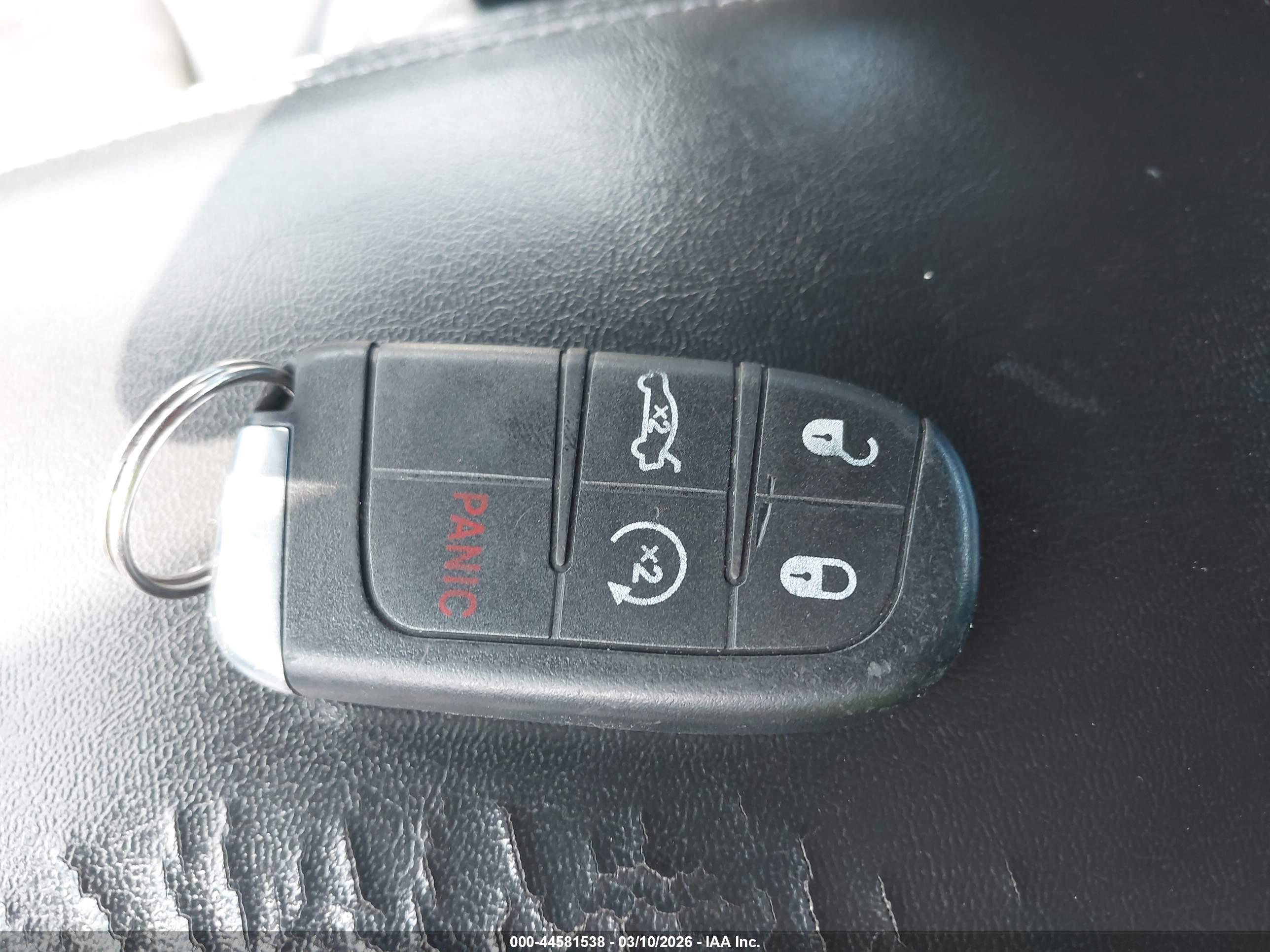 CHRYSLER 200 image 11