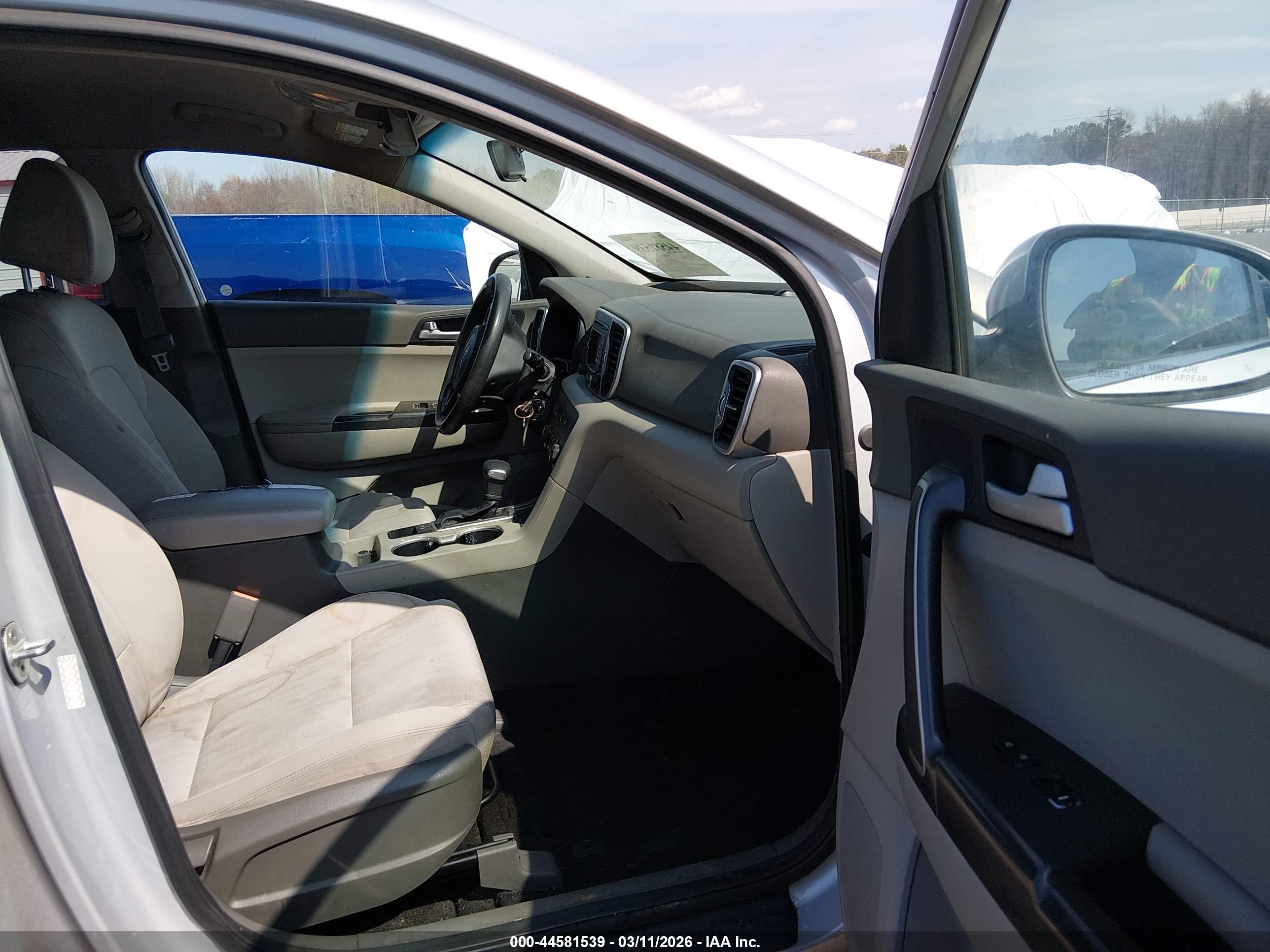 KIA SPORTAGE image 5