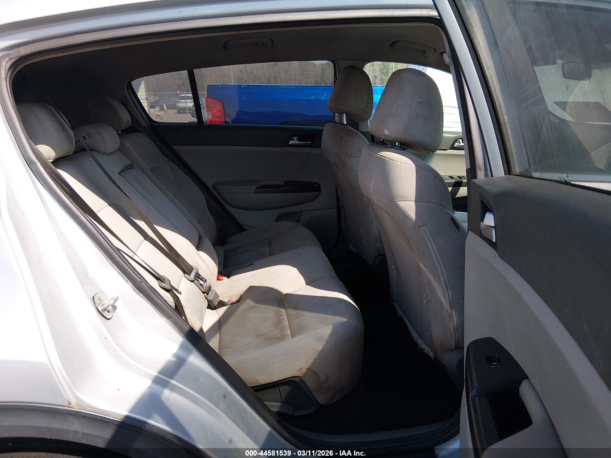 KIA SPORTAGE image 8