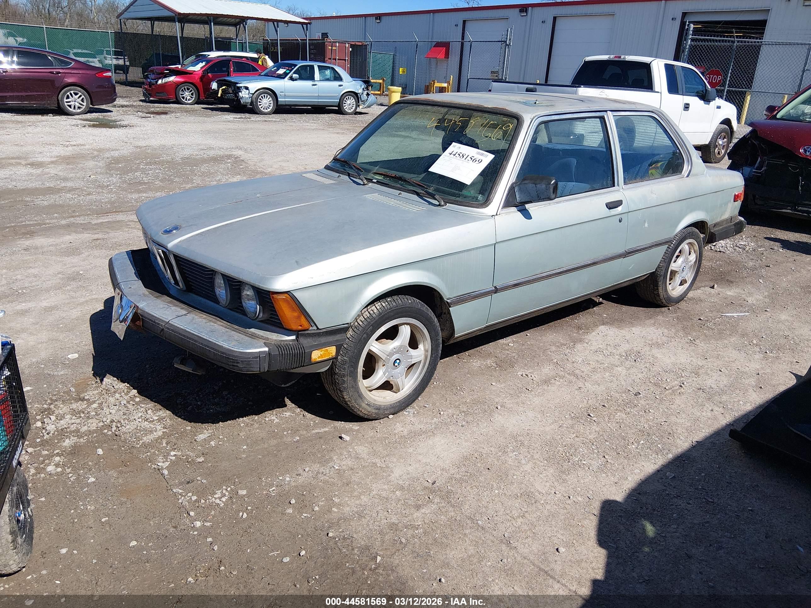 BMW 320 image 2