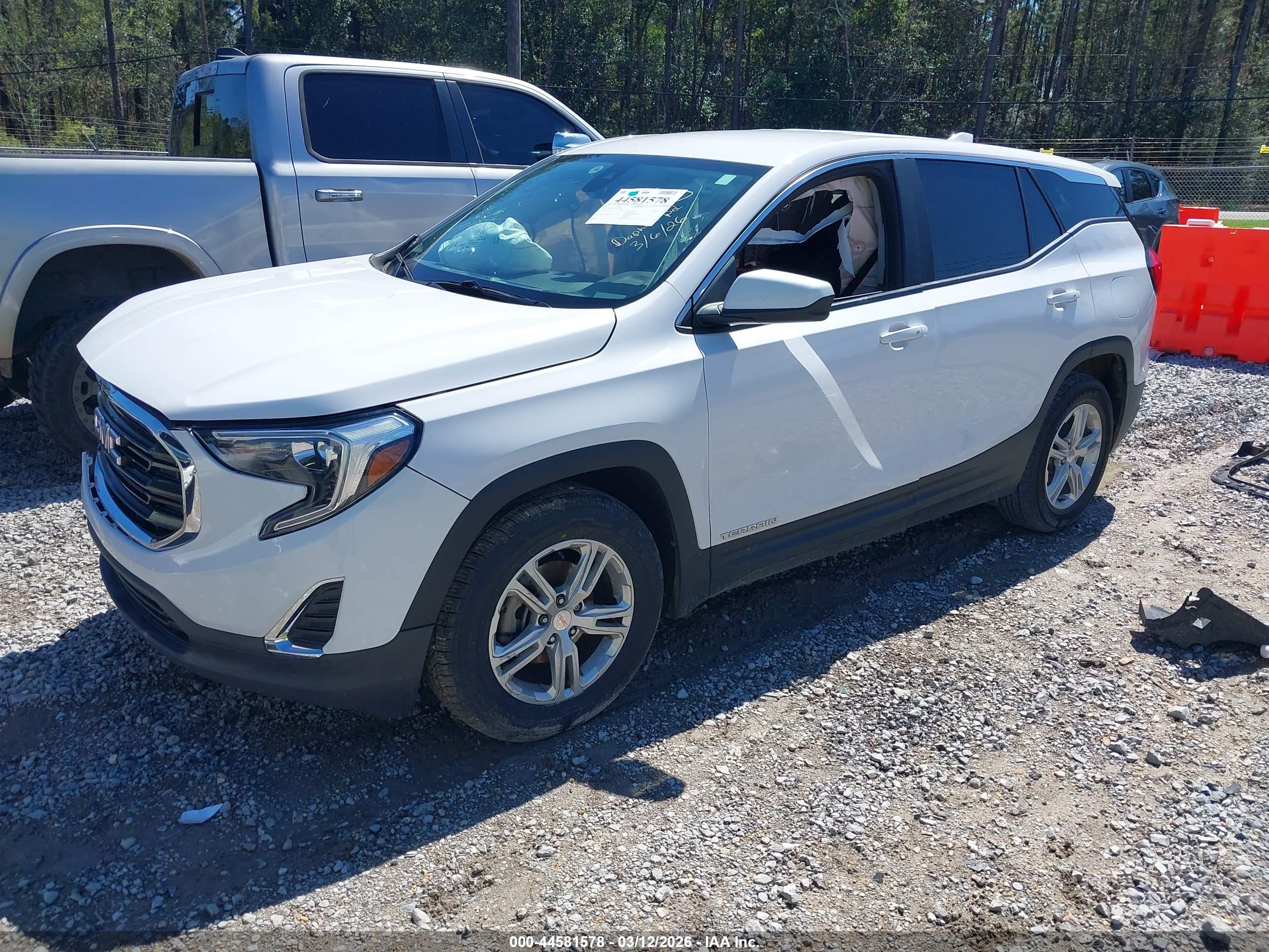 GMC TERRAIN image 2
