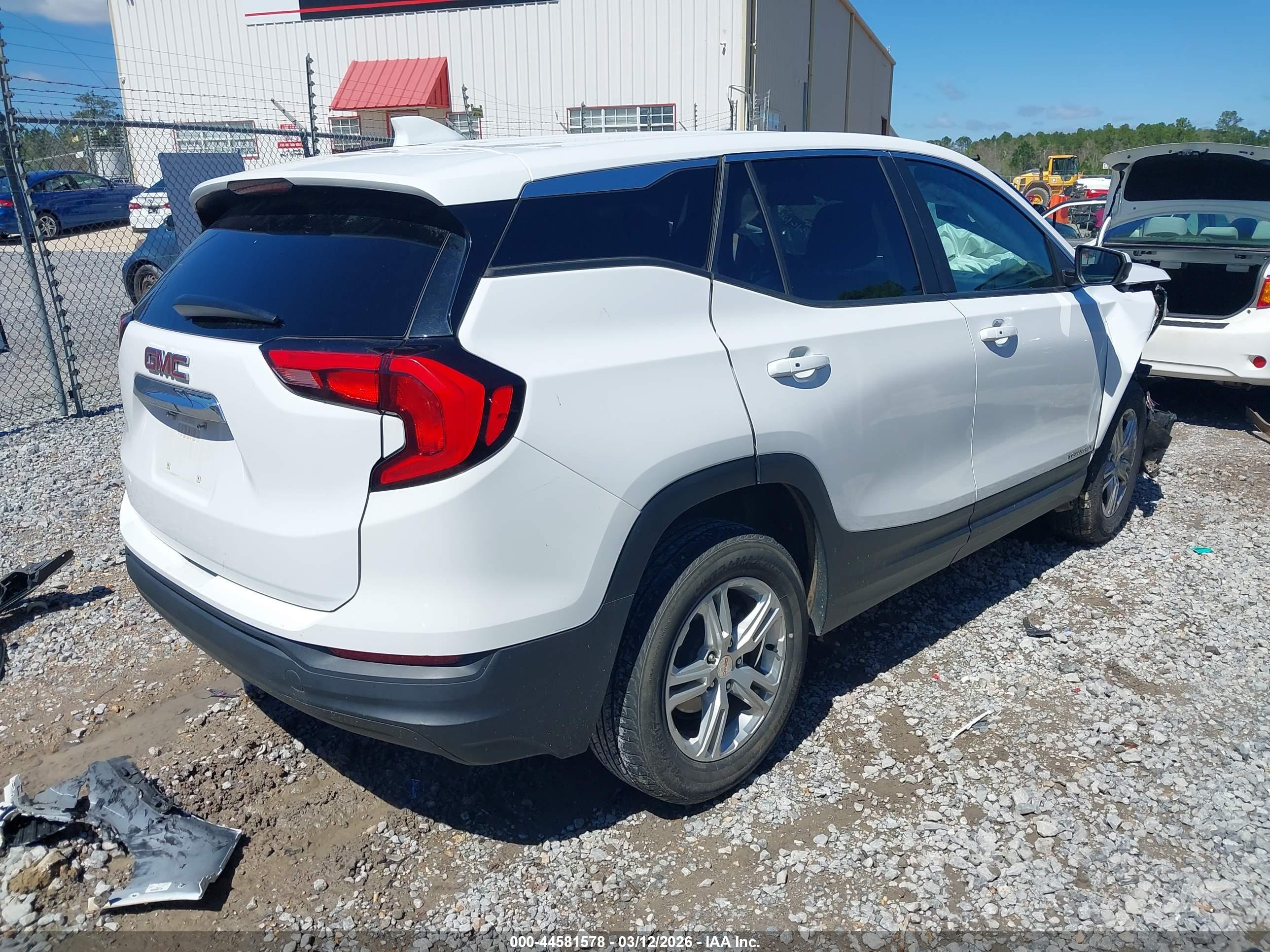 GMC TERRAIN image 4