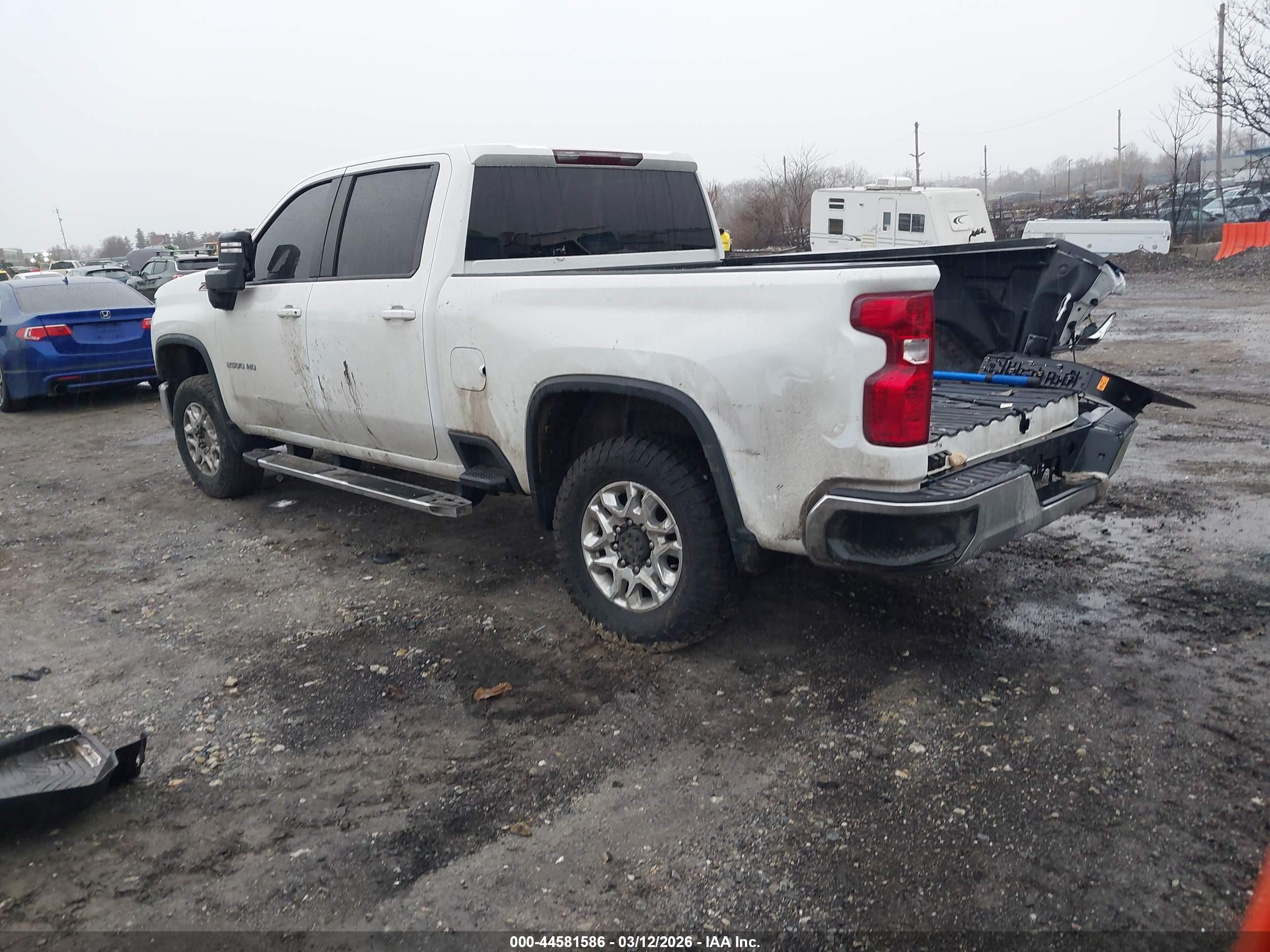 CHEVROLET SILVERADO image 3