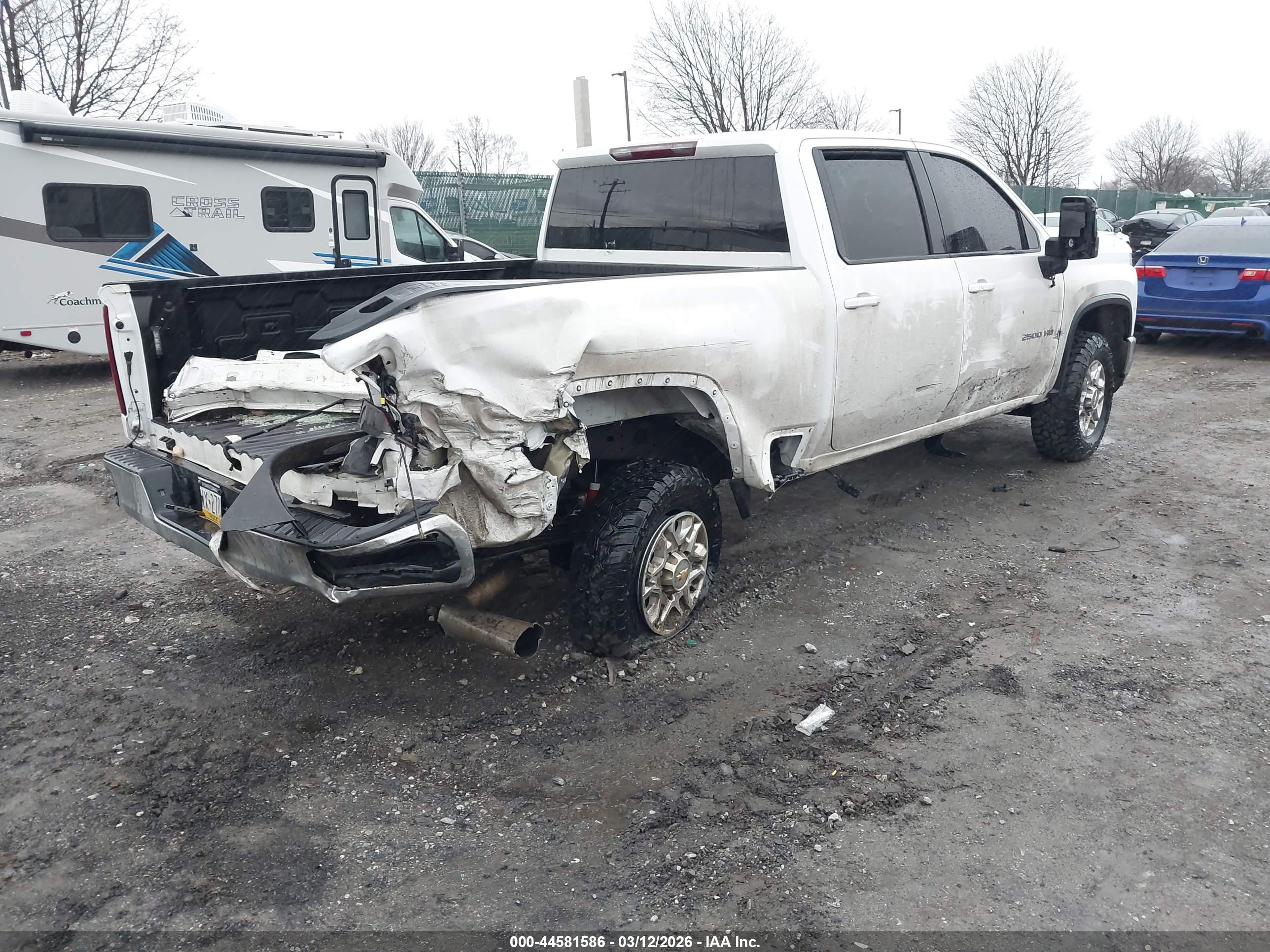 CHEVROLET SILVERADO image 4
