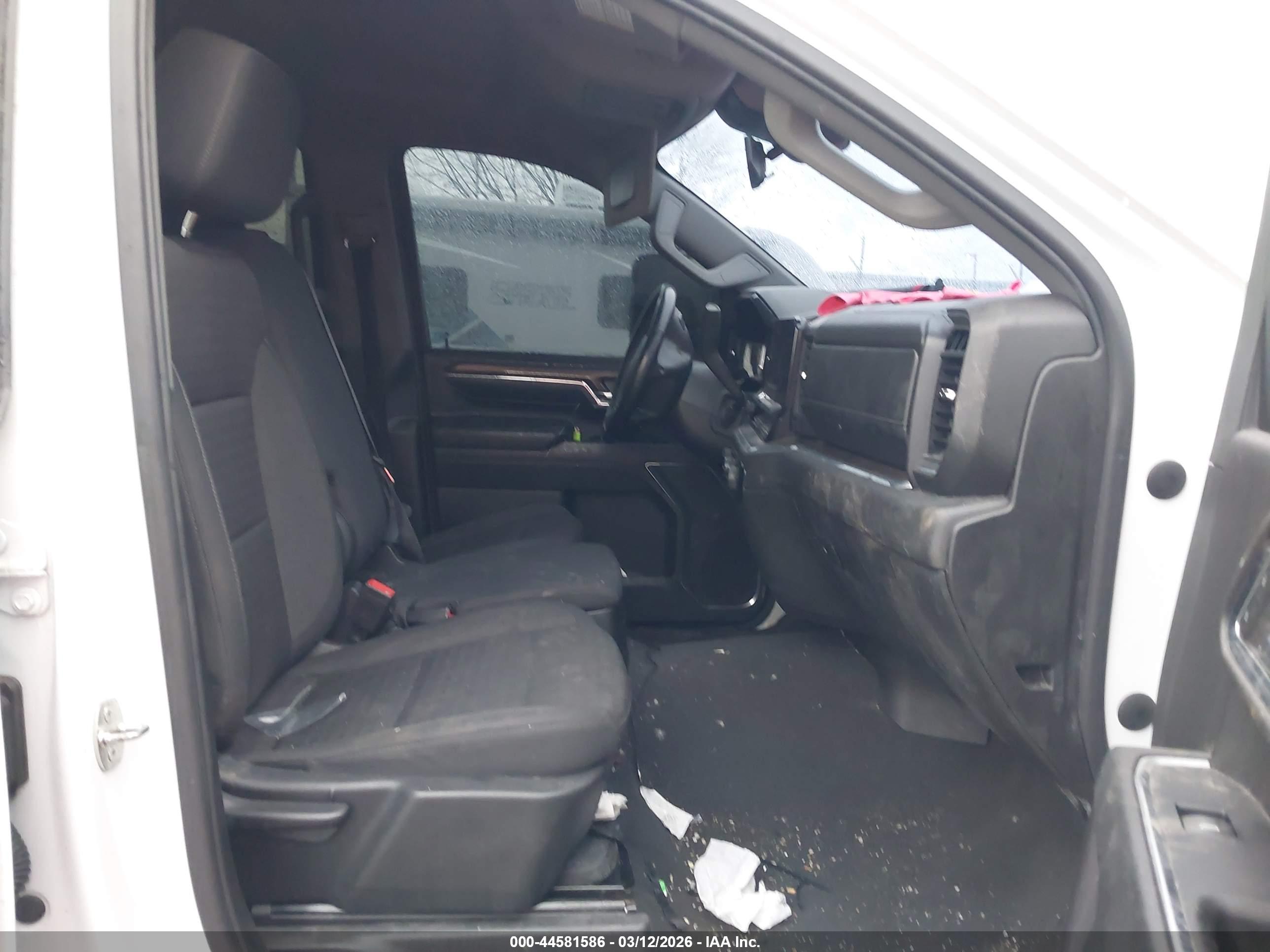 CHEVROLET SILVERADO image 5