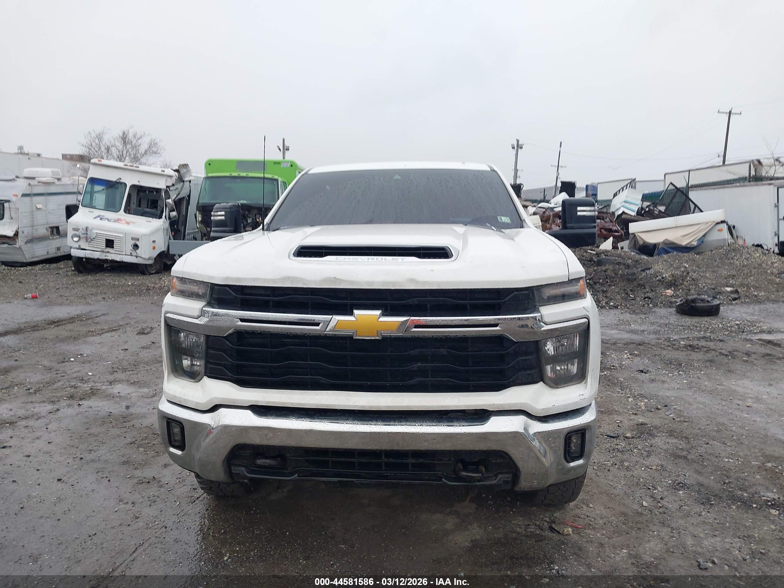 CHEVROLET SILVERADO image 6